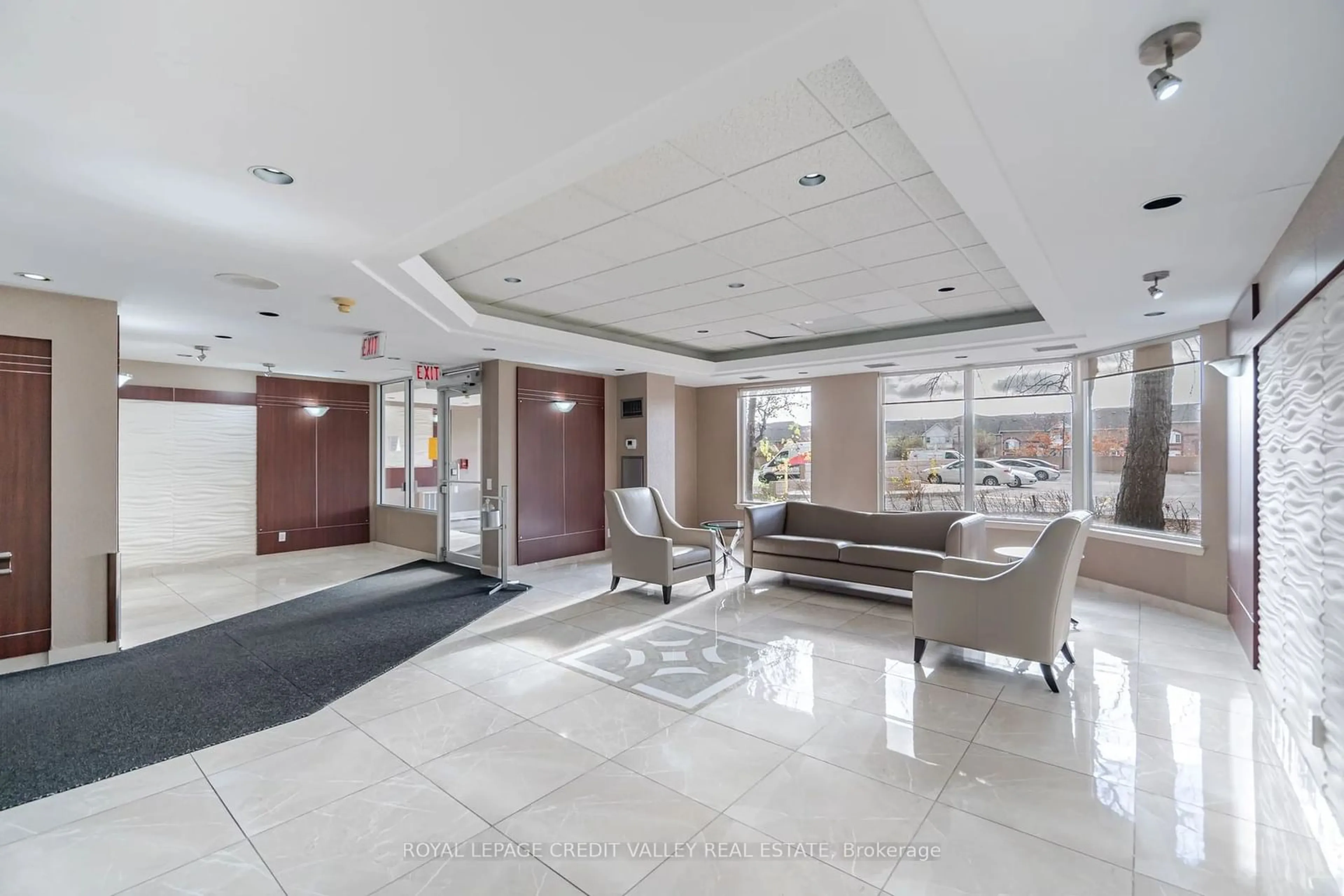 Indoor lobby, unknown floor for 135 Hillcrest Ave #407, Mississauga Ontario L5B 4B1