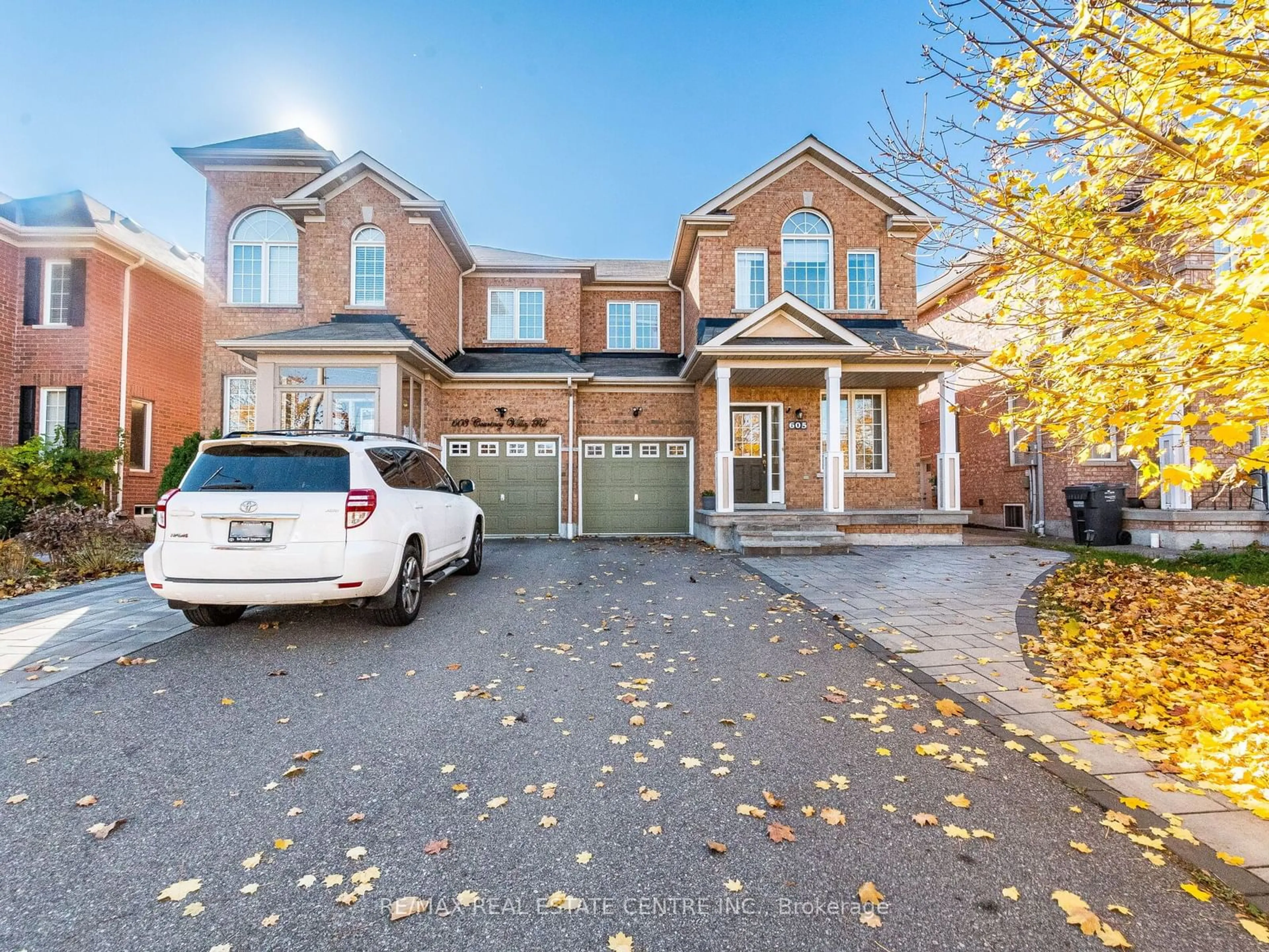 Home with brick exterior material for 605 Courtney Valley Rd, Mississauga Ontario L5V 0C2