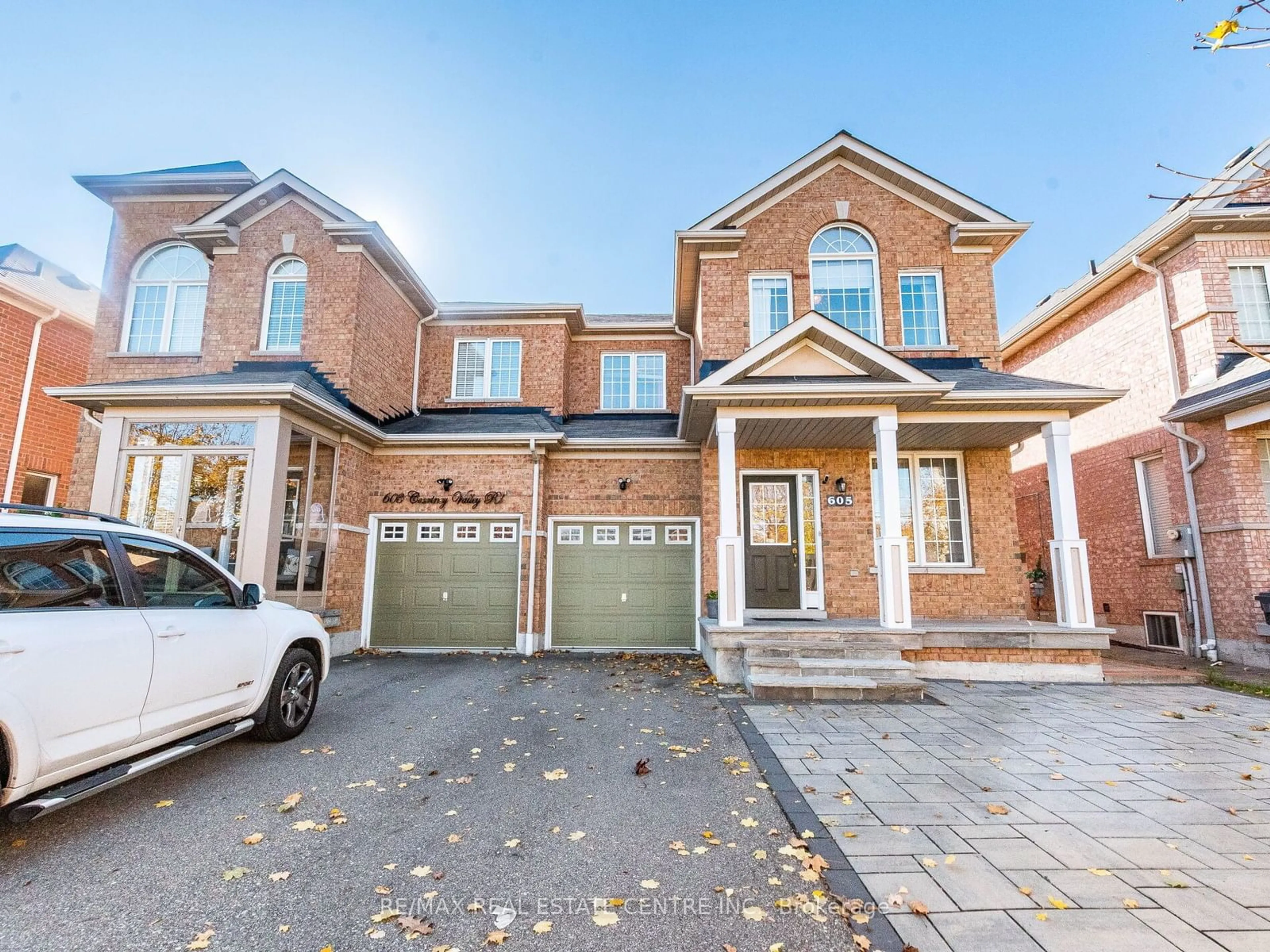 Home with brick exterior material for 605 Courtney Valley Rd, Mississauga Ontario L5V 0C2