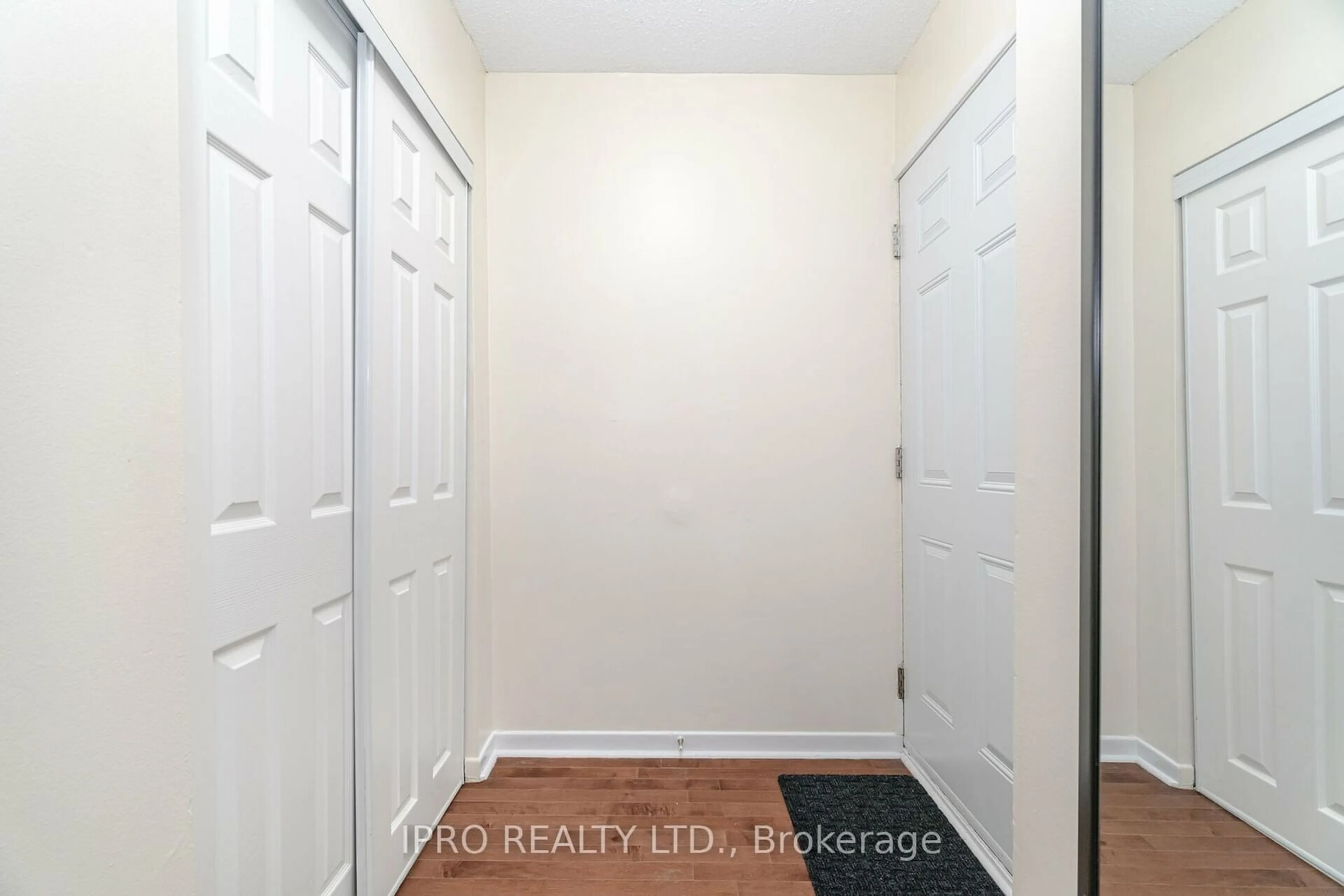 A pic of a room, unknown floor for 3982 Bishopstoke Lane, Mississauga Ontario L4Z 1J2