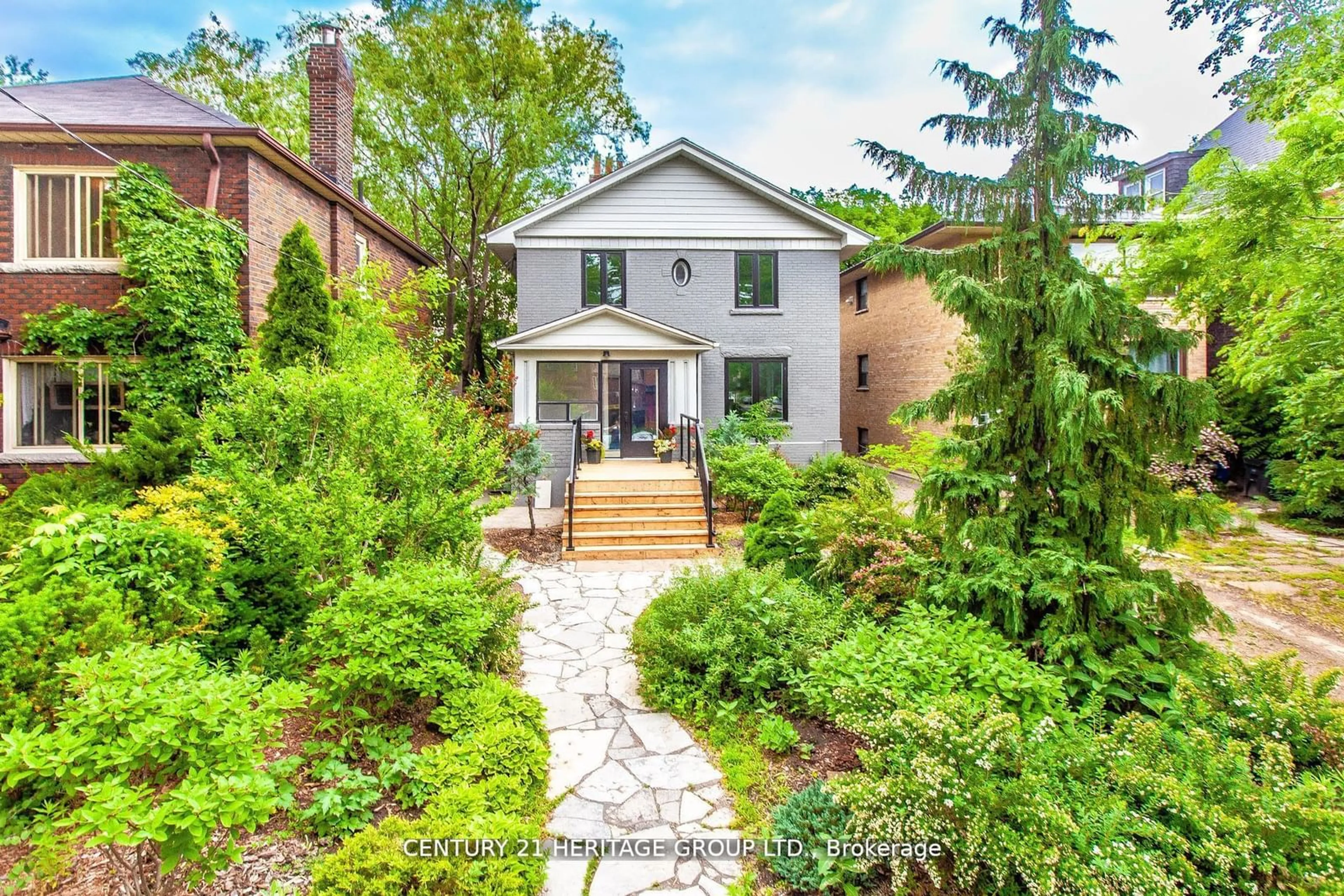 Frontside or backside of a home, cottage for 150 St Johns Rd, Toronto Ontario M6P 1T9