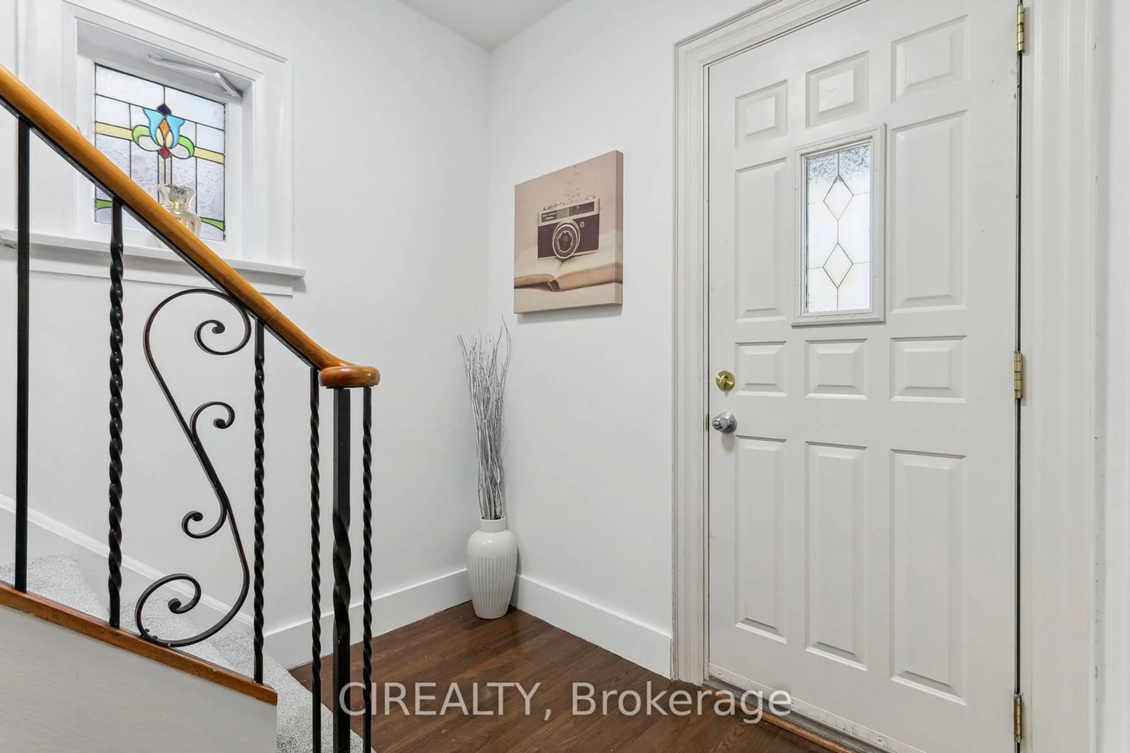 Indoor entryway, wood floors for 17 Wendover Rd, Toronto Ontario M8X 2L1