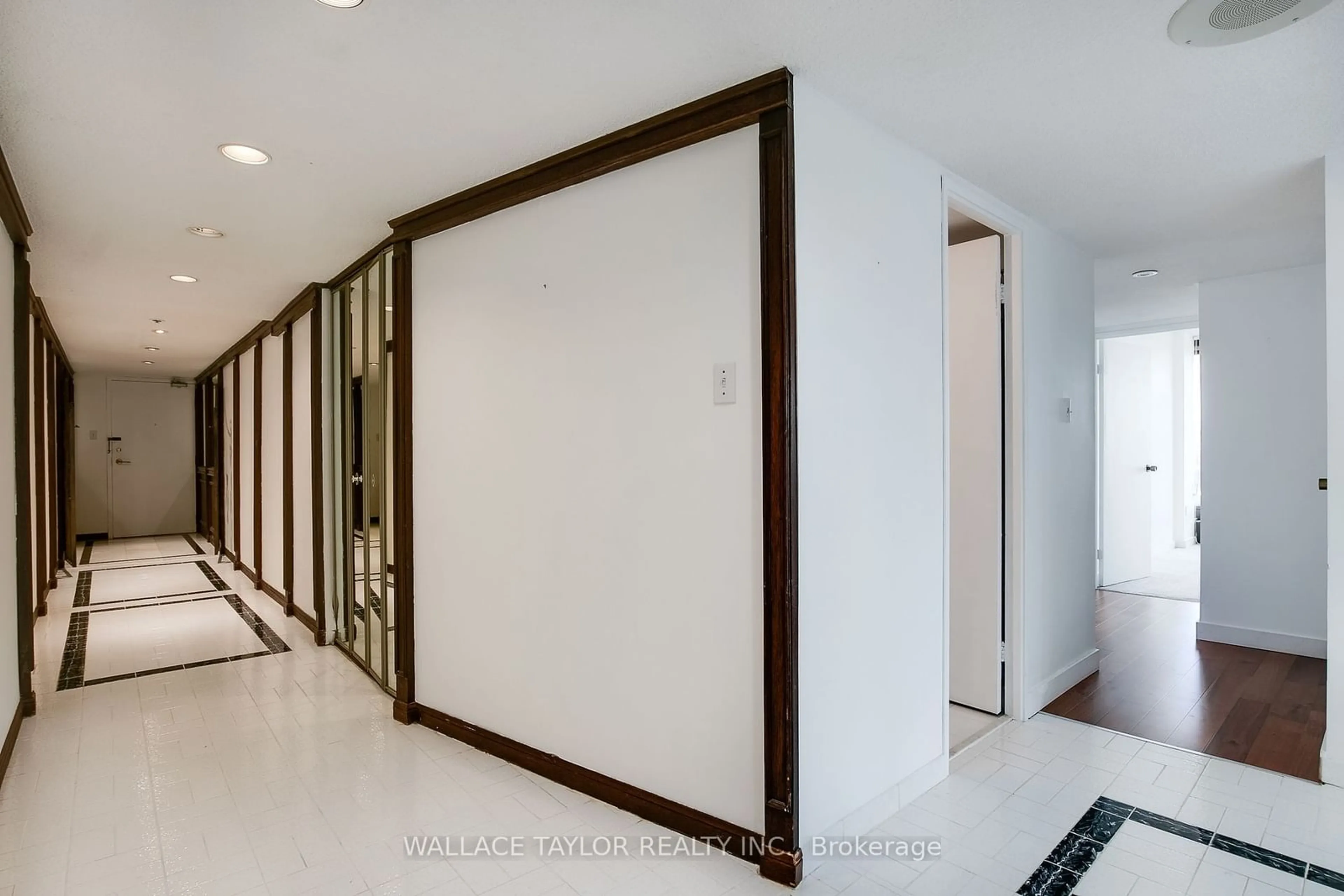 Indoor foyer, wood floors for 2045 Lake Shore Blvd #1612, Toronto Ontario M8V 2Z6