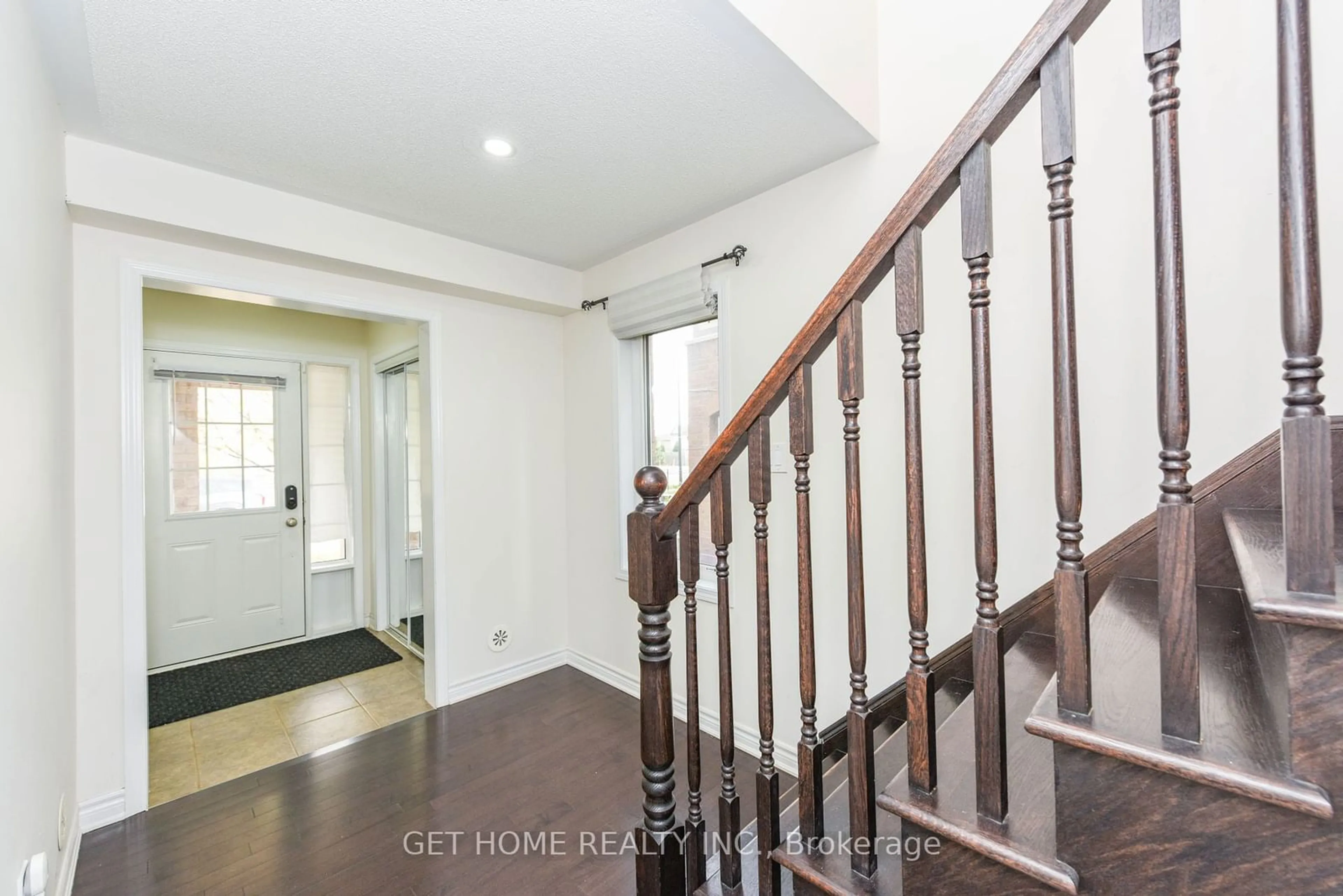 Indoor entryway, wood floors for 76 Memory Lane, Brampton Ontario L7A 0W5