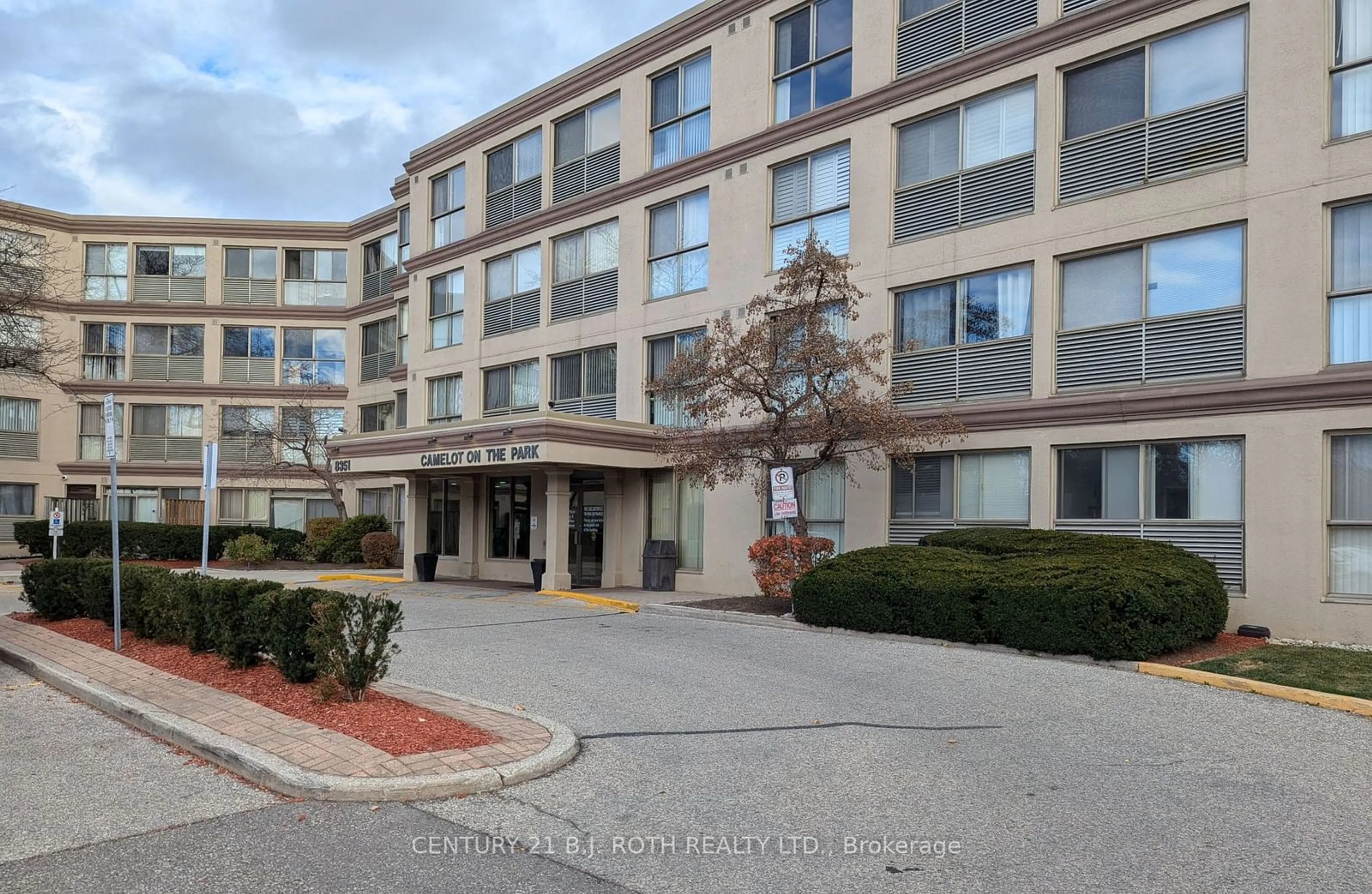 A pic from exterior of the house or condo, the front or back of building for 8351 Mclaughlin Rd #302, Brampton Ontario L6Y 4H8