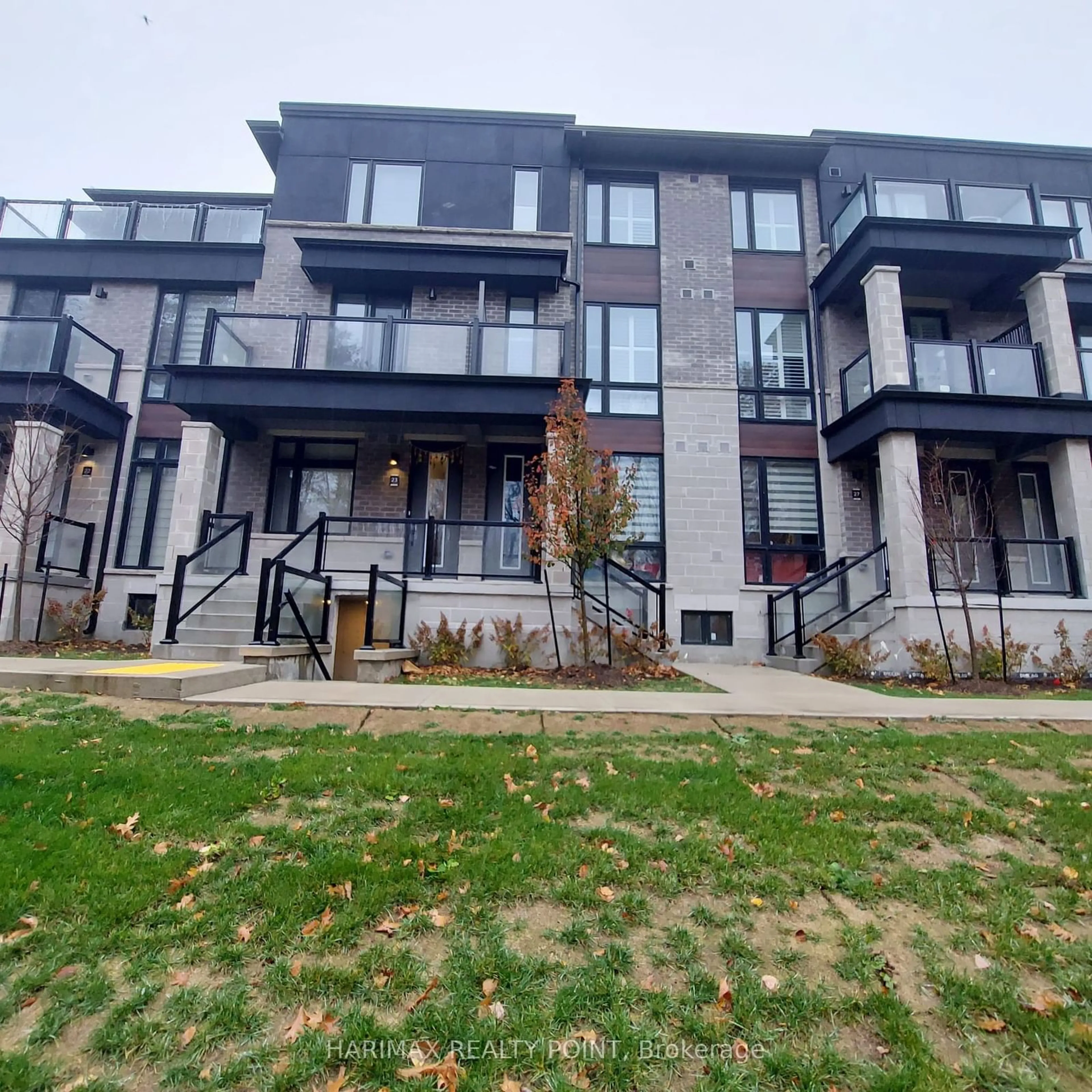 A pic from exterior of the house or condo, the front or back of building for 40 Knotsberry Circ #25, Brampton Ontario L6Y 6G1