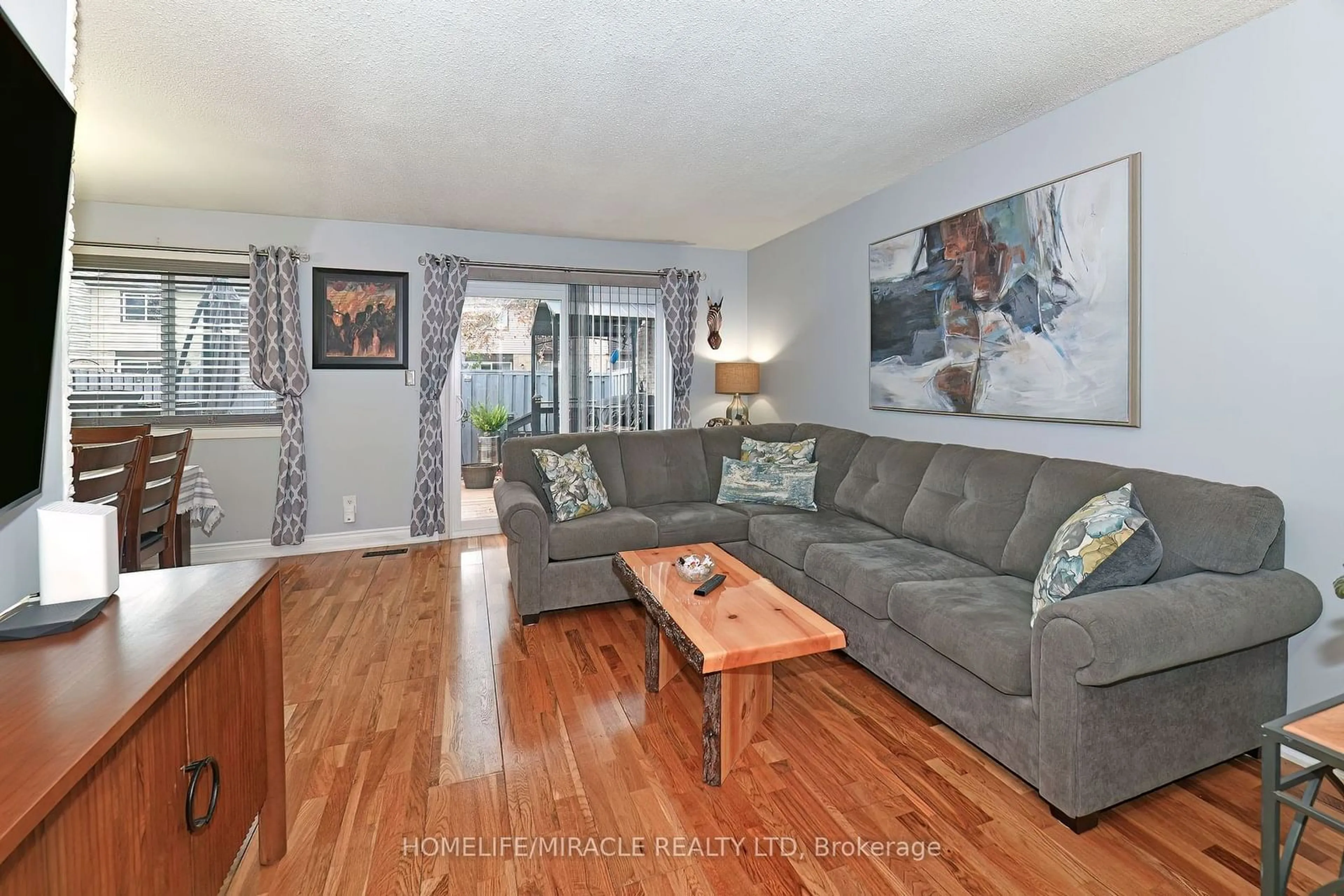 Living room, wood floors for 5610 Montevideo Rd #66, Mississauga Ontario L5N 2N9