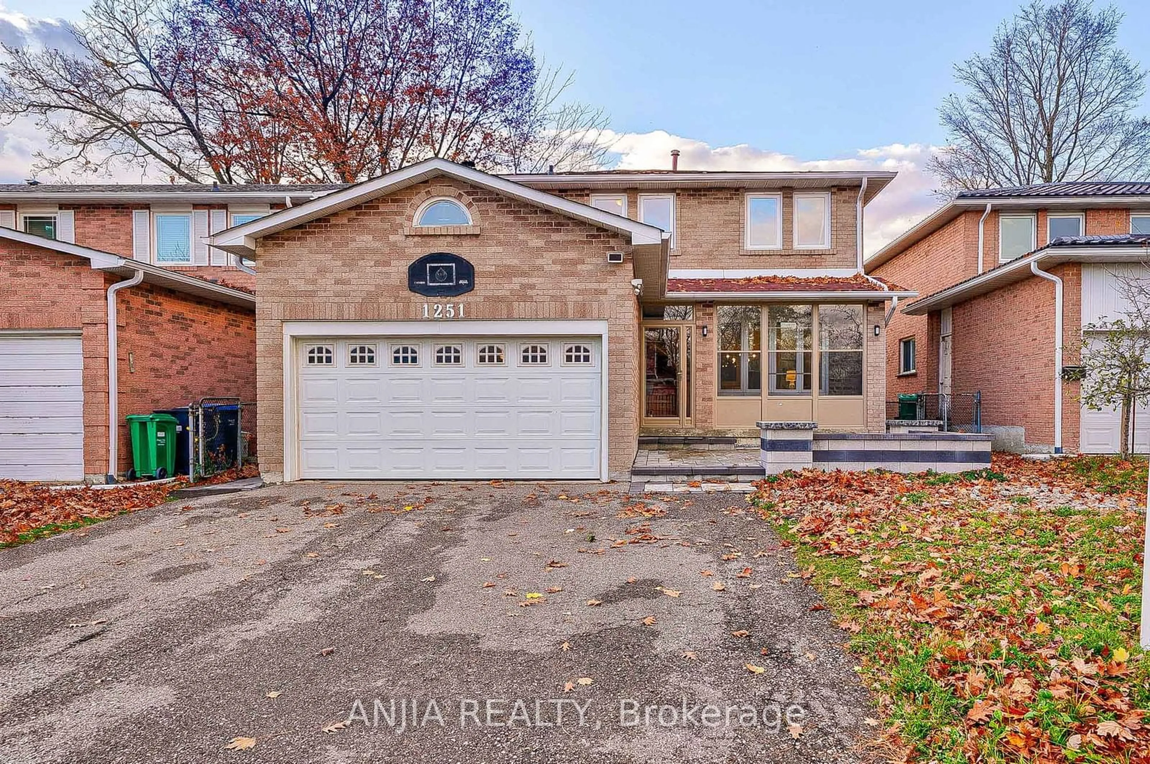 Home with brick exterior material for 1251 Shagbark Cres, Mississauga Ontario L5C 3N6