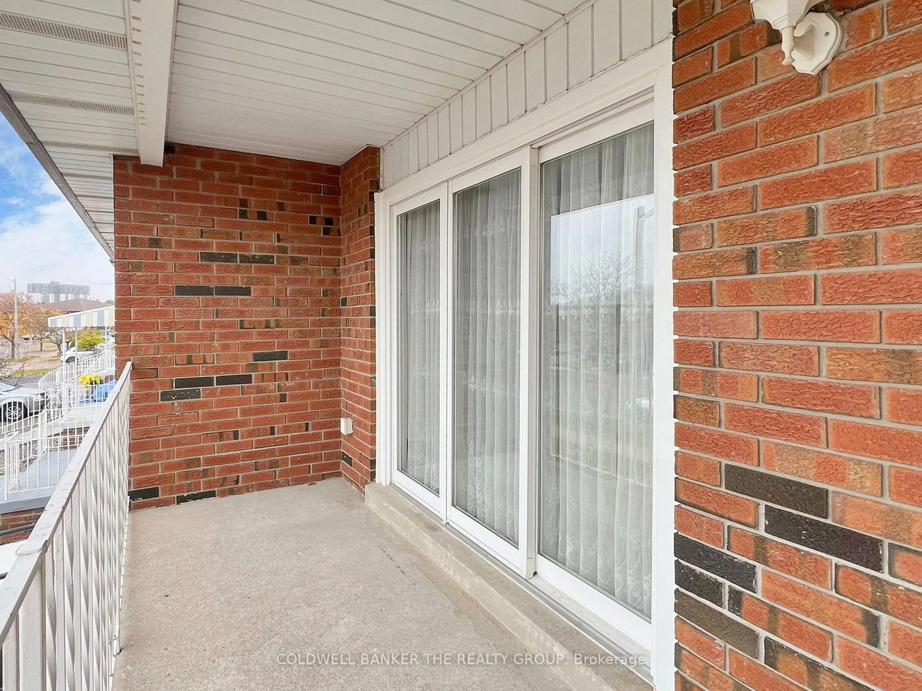 Indoor entryway, cement floor for 28 Sawmill Rd, Toronto Ontario M3L 2M2