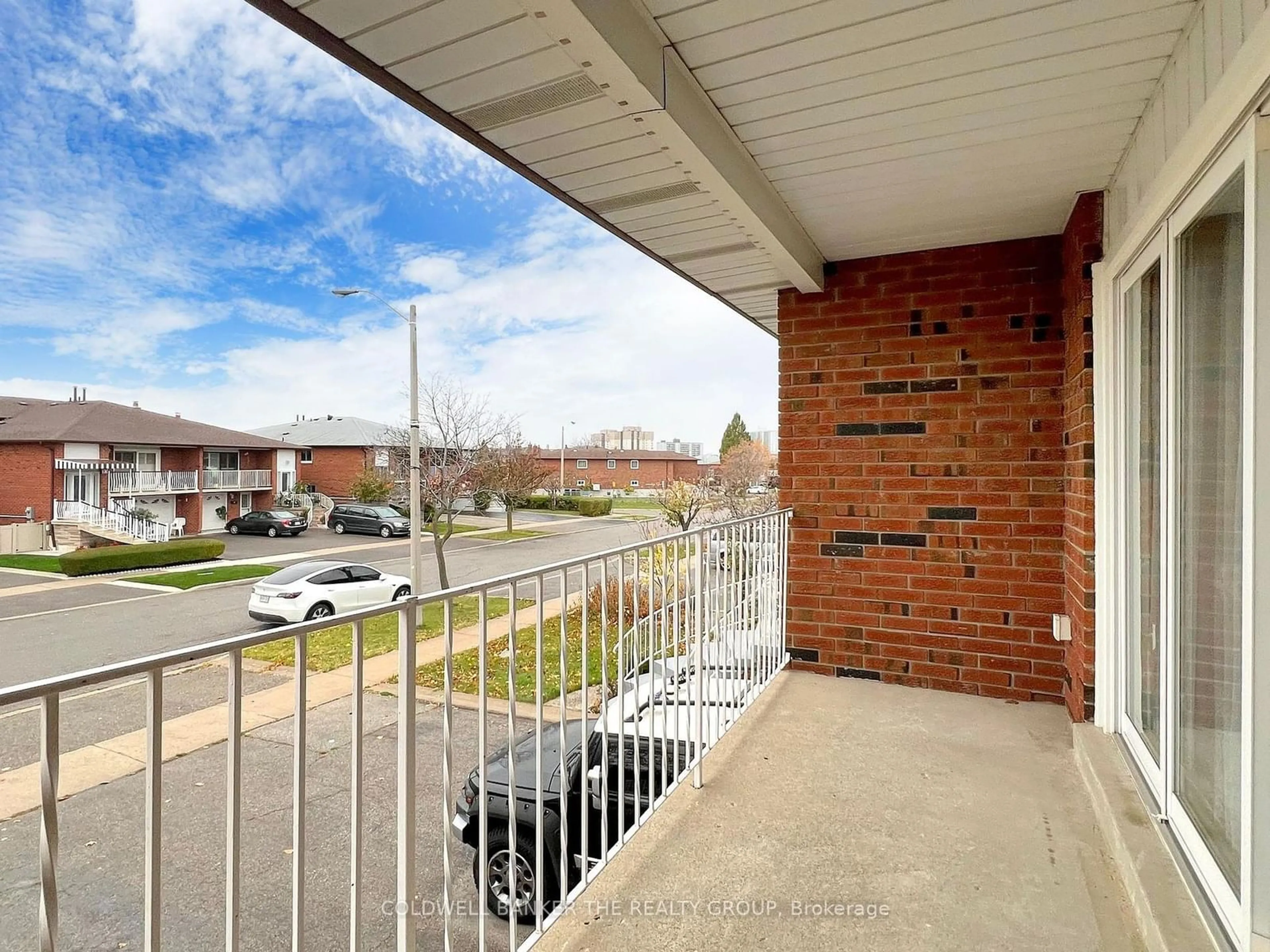 Patio, the front or back of building for 28 Sawmill Rd, Toronto Ontario M3L 2M2