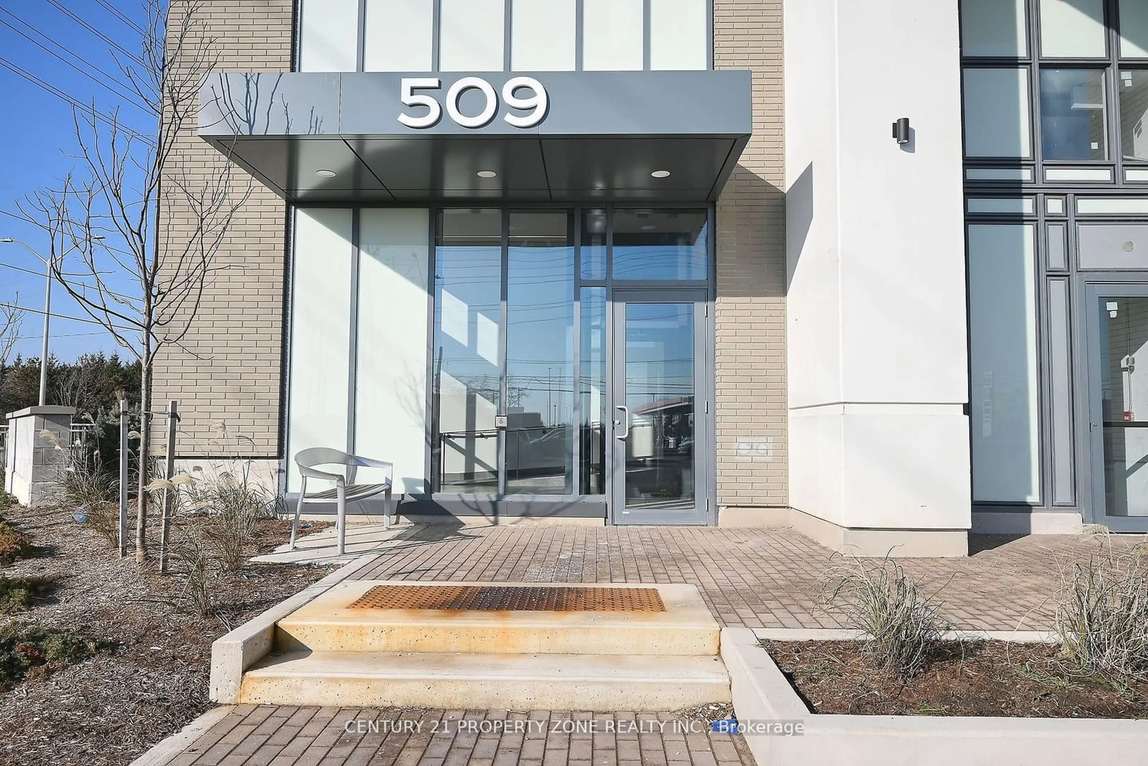 Indoor foyer, ceramic floors for 509 Dundas St #211, Oakville Ontario L6M 4M2