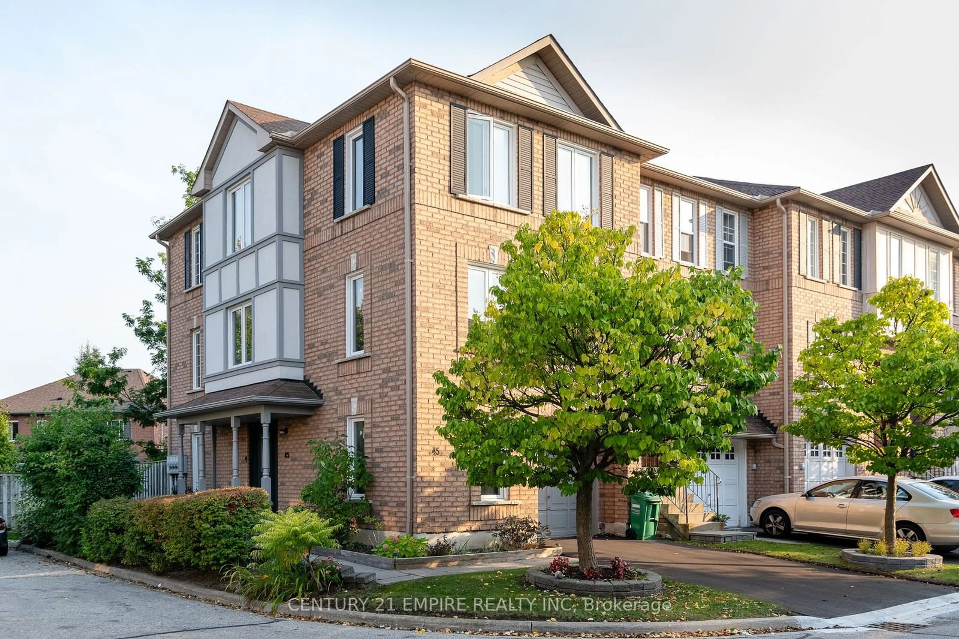 A pic from exterior of the house or condo, the street view for 2 Clay Brick Crt #45, Brampton Ontario L6V 4M7