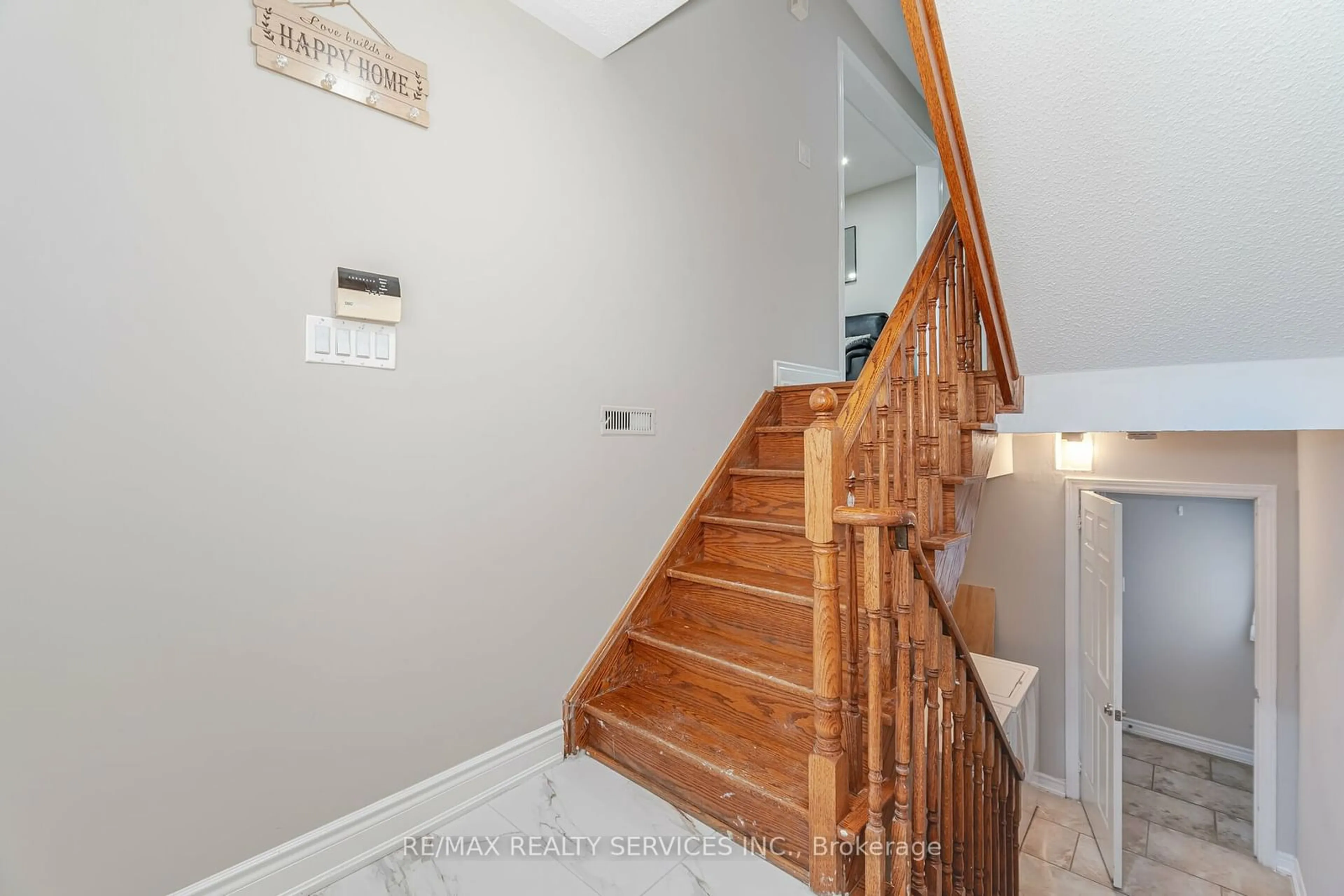 Stairs for 42 Domenico Cres, Brampton Ontario L6P 1H5