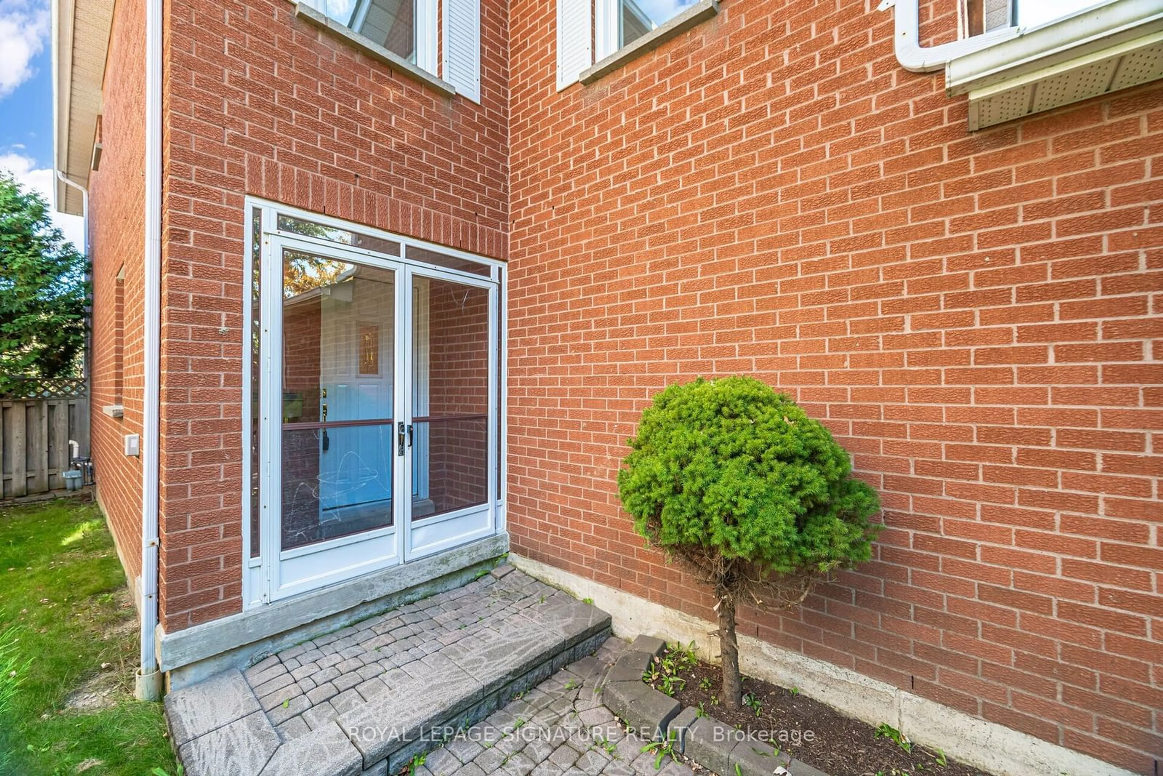 Indoor foyer, unknown floor for 4494 Violet Rd, Mississauga Ontario L5V 1J9