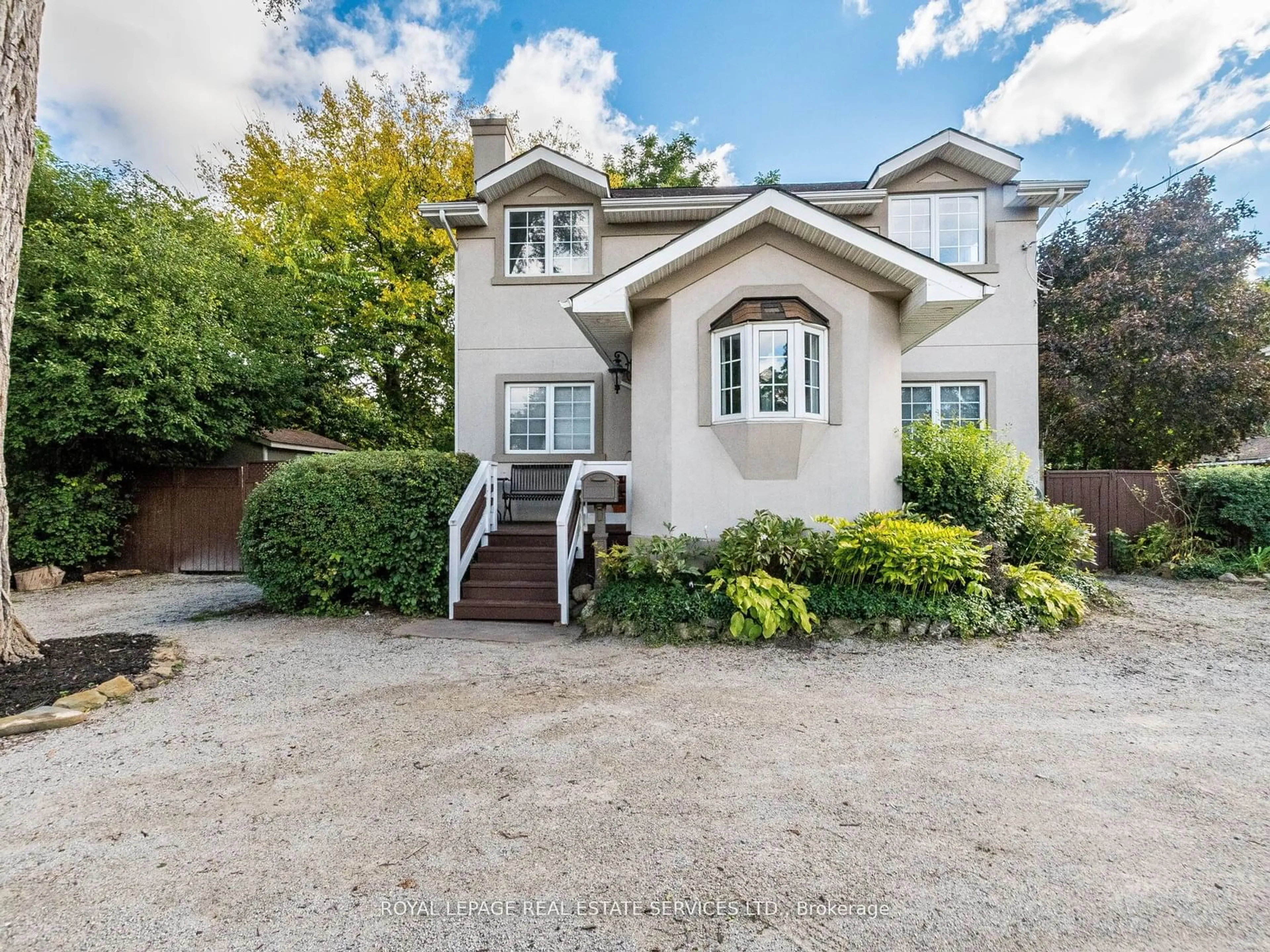 Frontside or backside of a home, cottage for 39 Clarence St, Brampton Ontario L6W 1S2