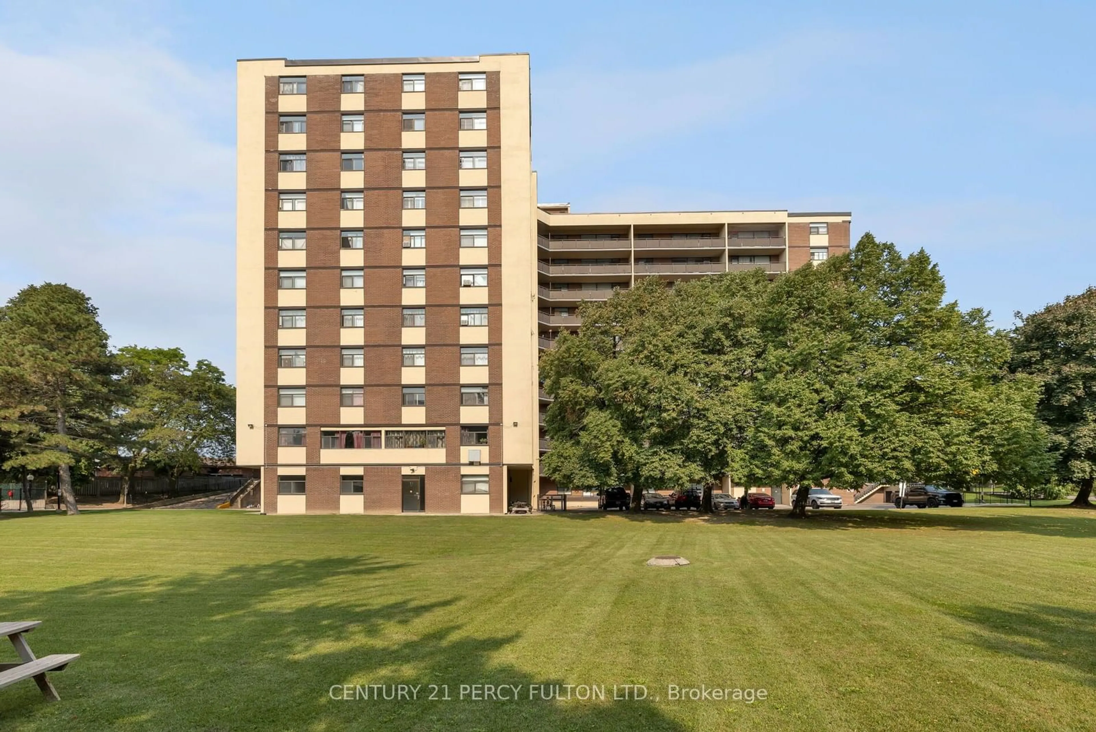 A pic from exterior of the house or condo, the front or back of building for 5 Frith Rd #201, Toronto Ontario M3N 2L5