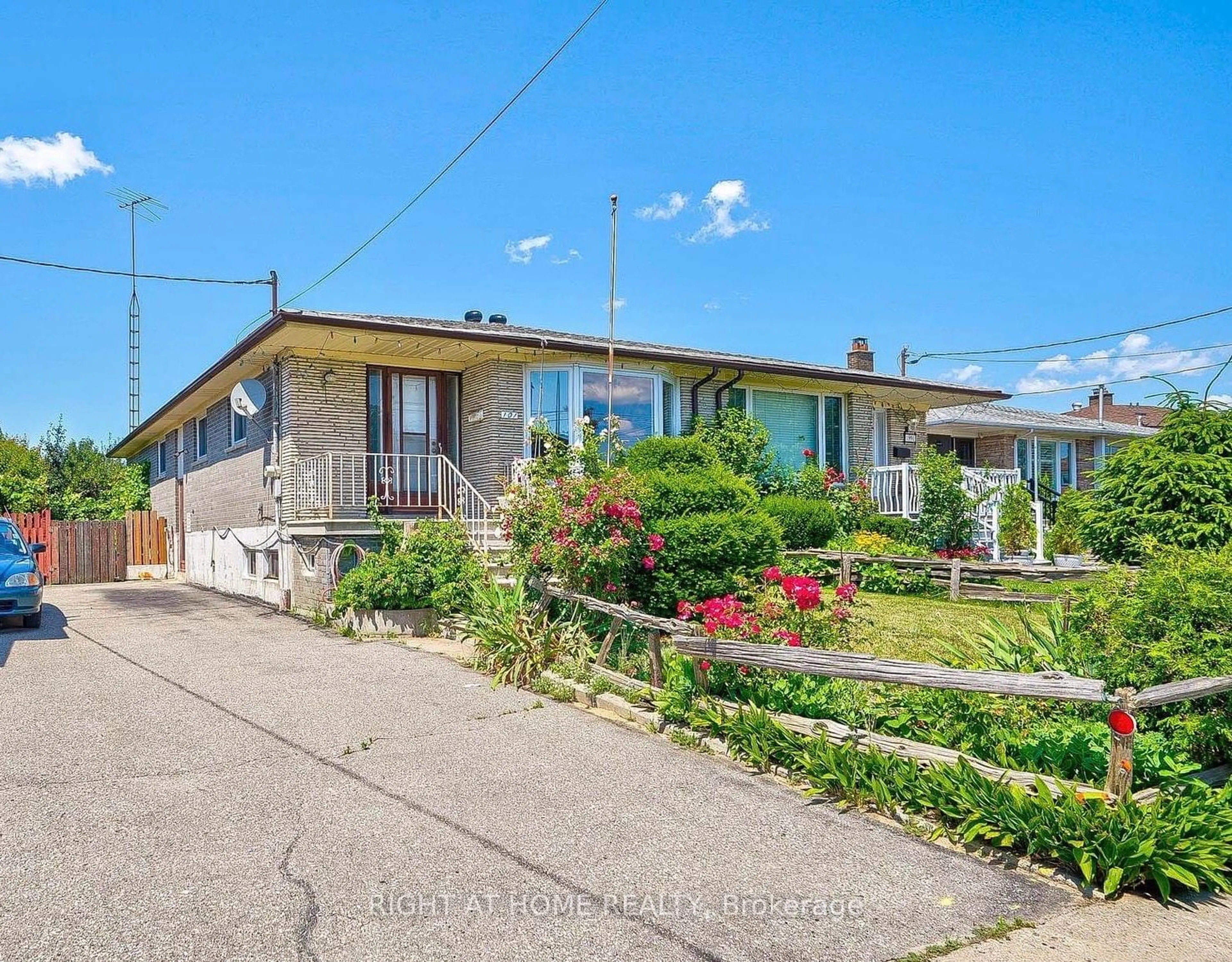 Frontside or backside of a home, cottage for 101 Elnathan Cres, Toronto Ontario M9L 2G2