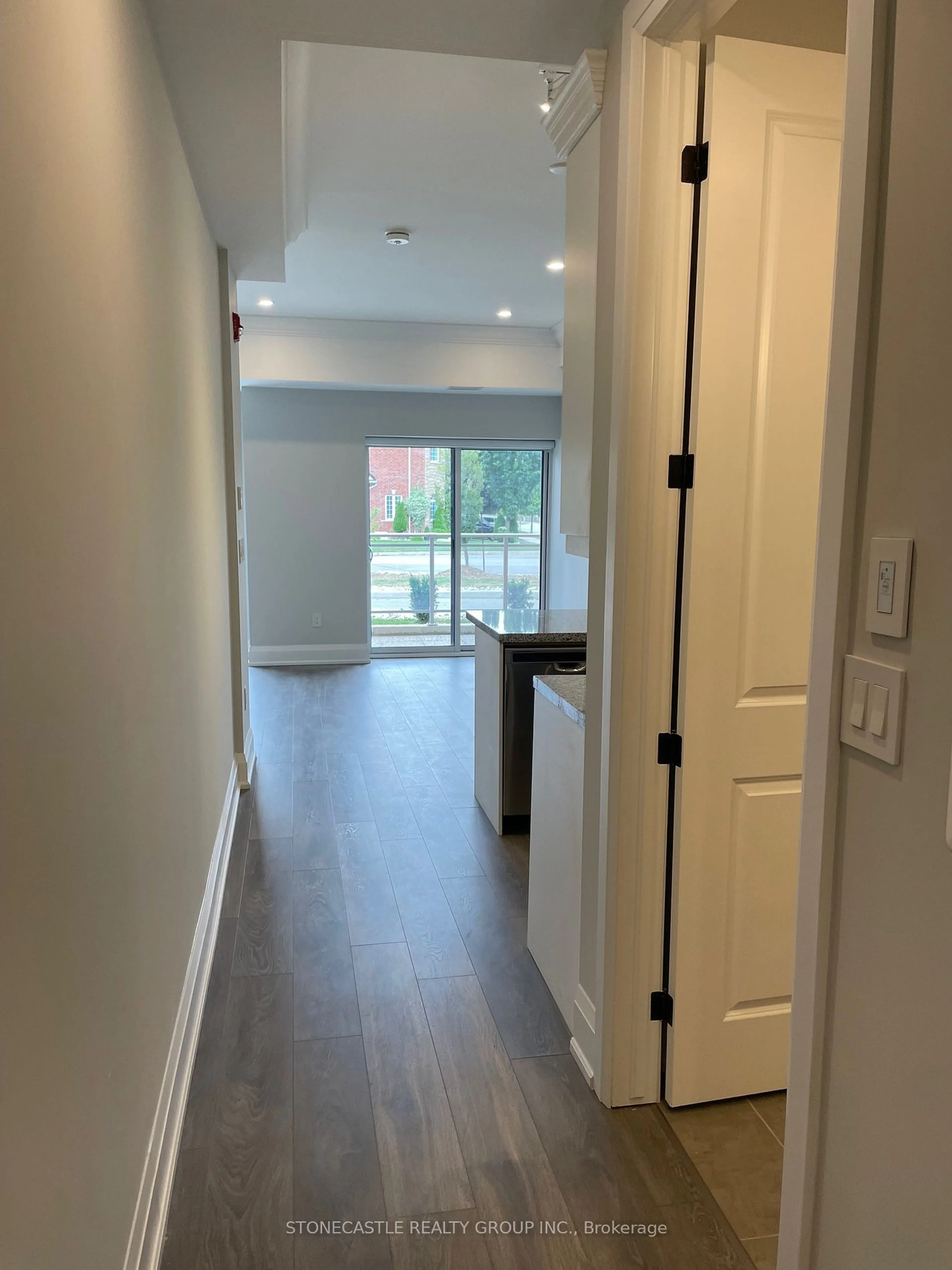 Indoor entryway, wood floors for 4040 Upper Middle Rd #119, Burlington Ontario L7M 0H2