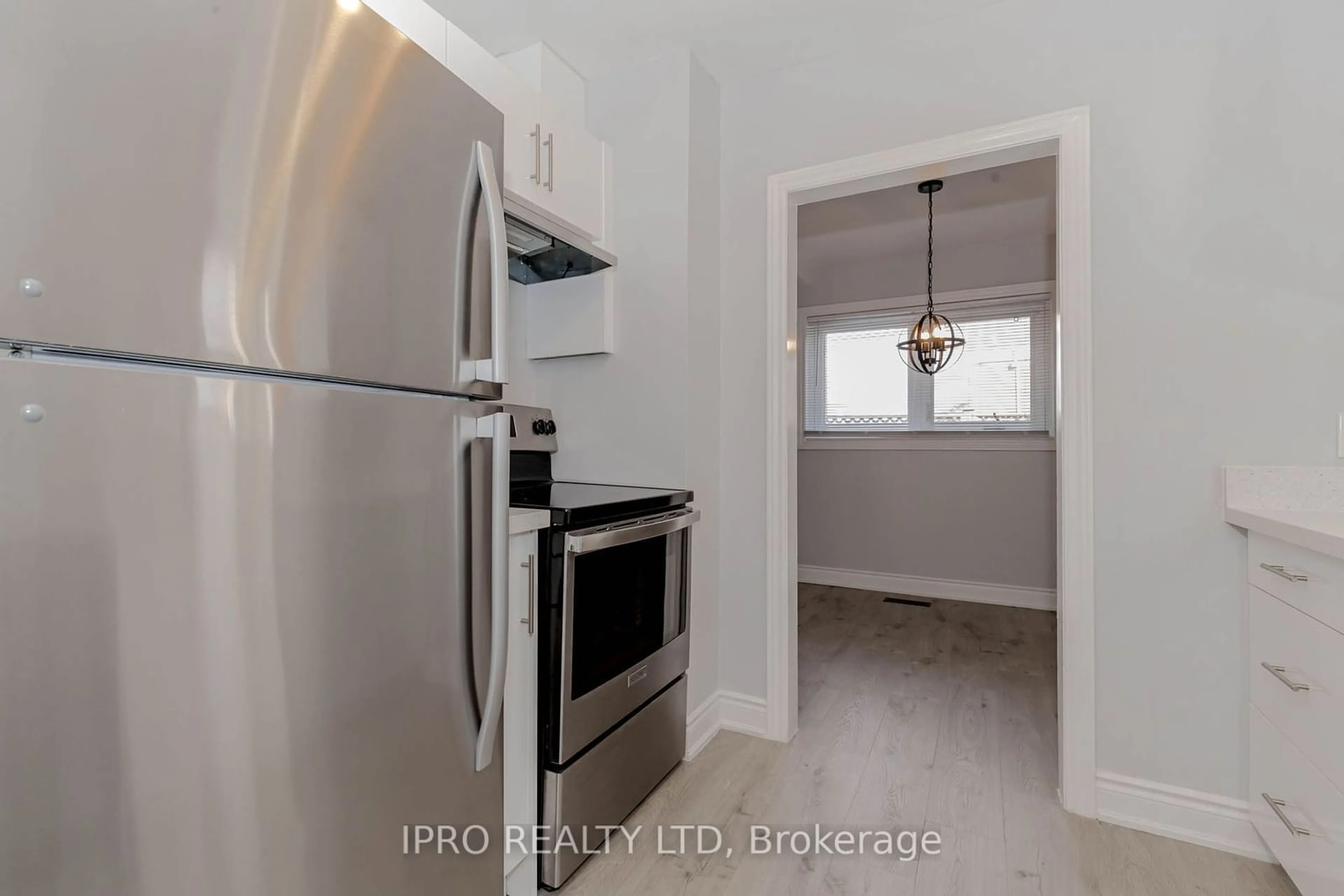 Standard kitchen, unknown floor, cottage for 17 Town House Cres, Brampton Ontario L6W 3C7