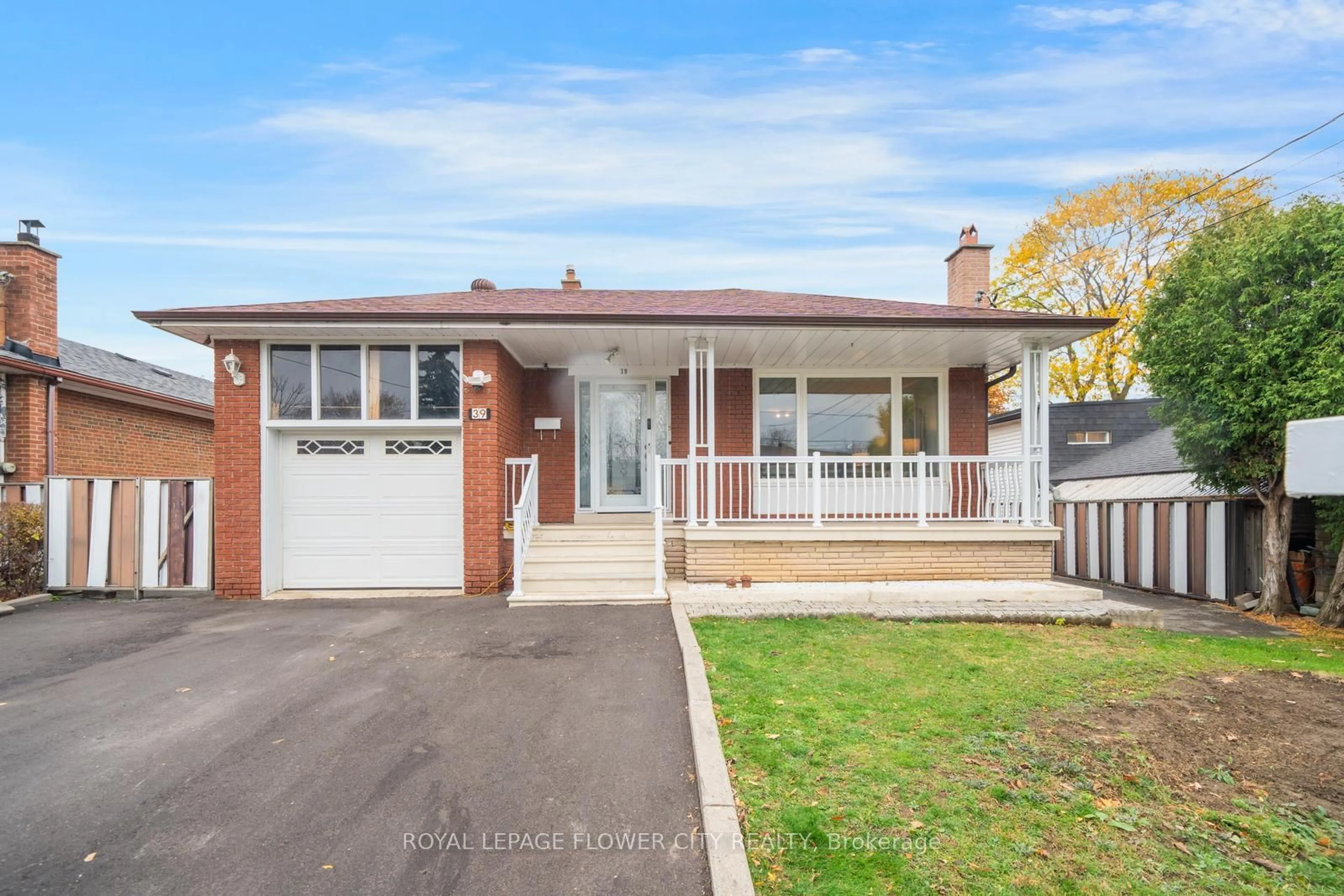 Frontside or backside of a home, the street view for 39 Stanwood Cres, Toronto Ontario M9M 2A2