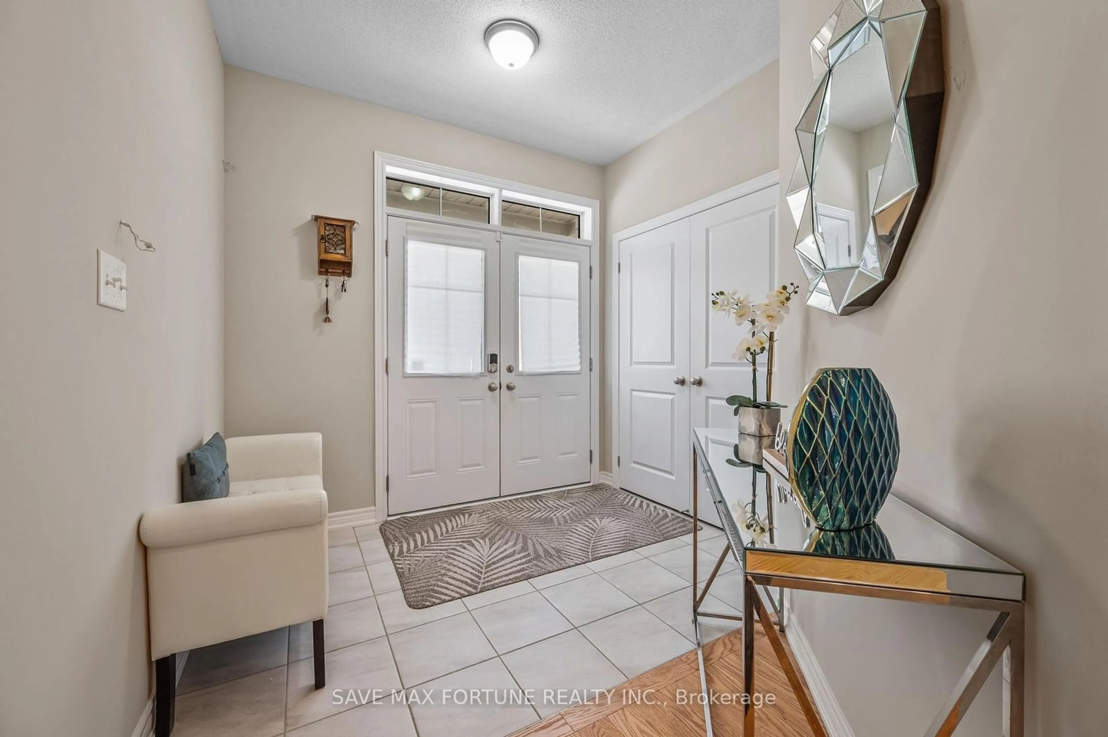 Indoor entryway, wood floors for 42 Kambalda Rd, Brampton Ontario L7A 5J3