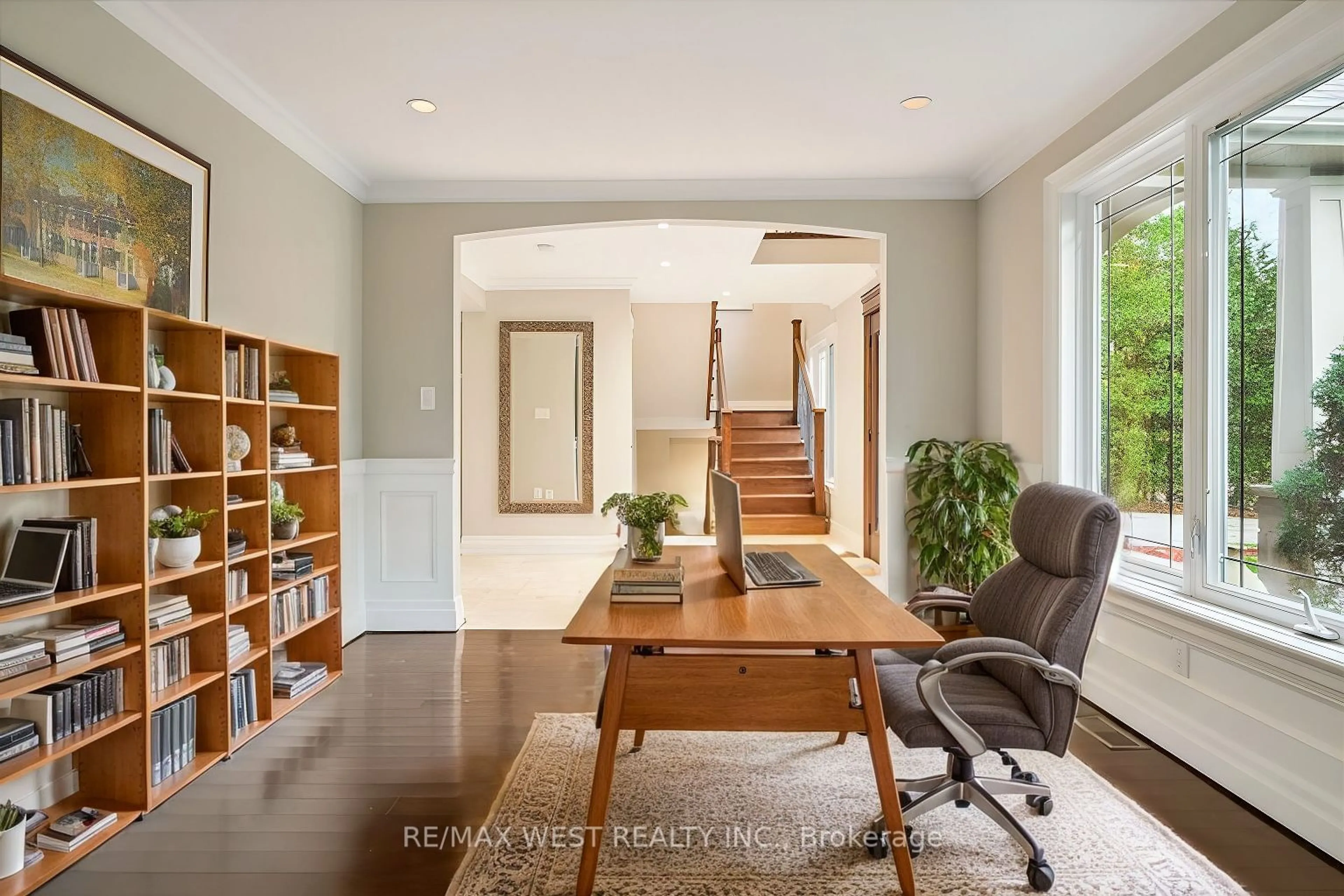 Indoor entryway, wood floors for 2135 Lakeshore Rd, Oakville Ontario L6L 1H1