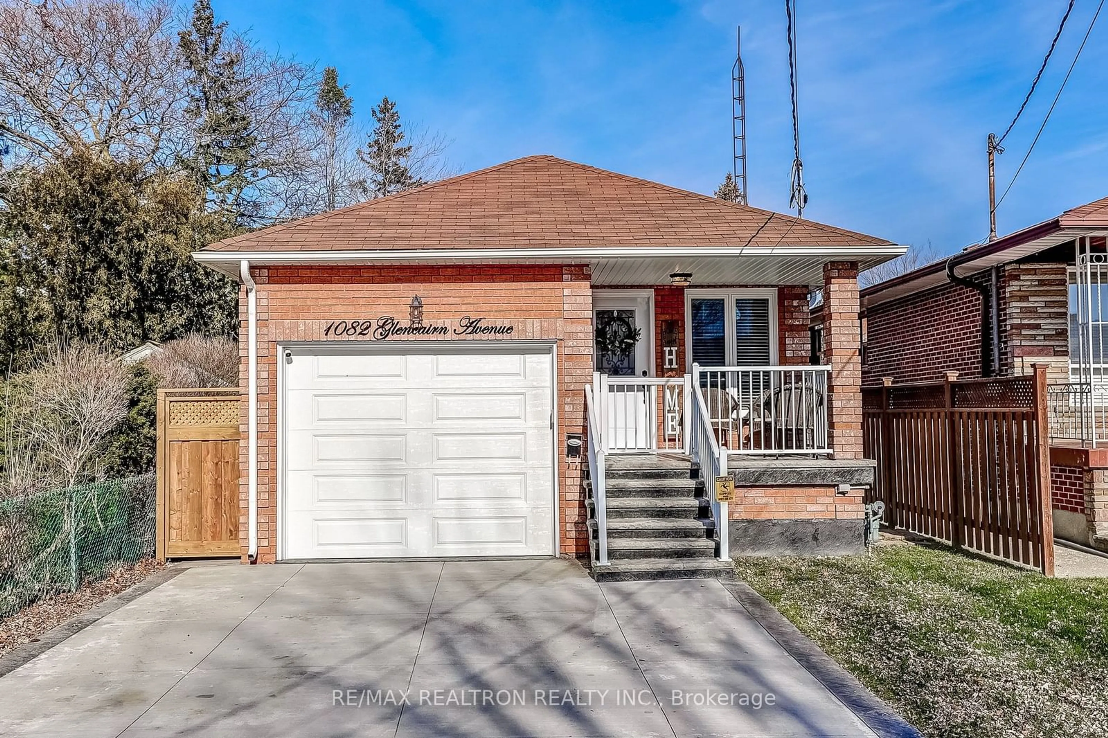 Frontside or backside of a home, cottage for 1082 Glencairn Ave, Toronto Ontario M2B 2B3