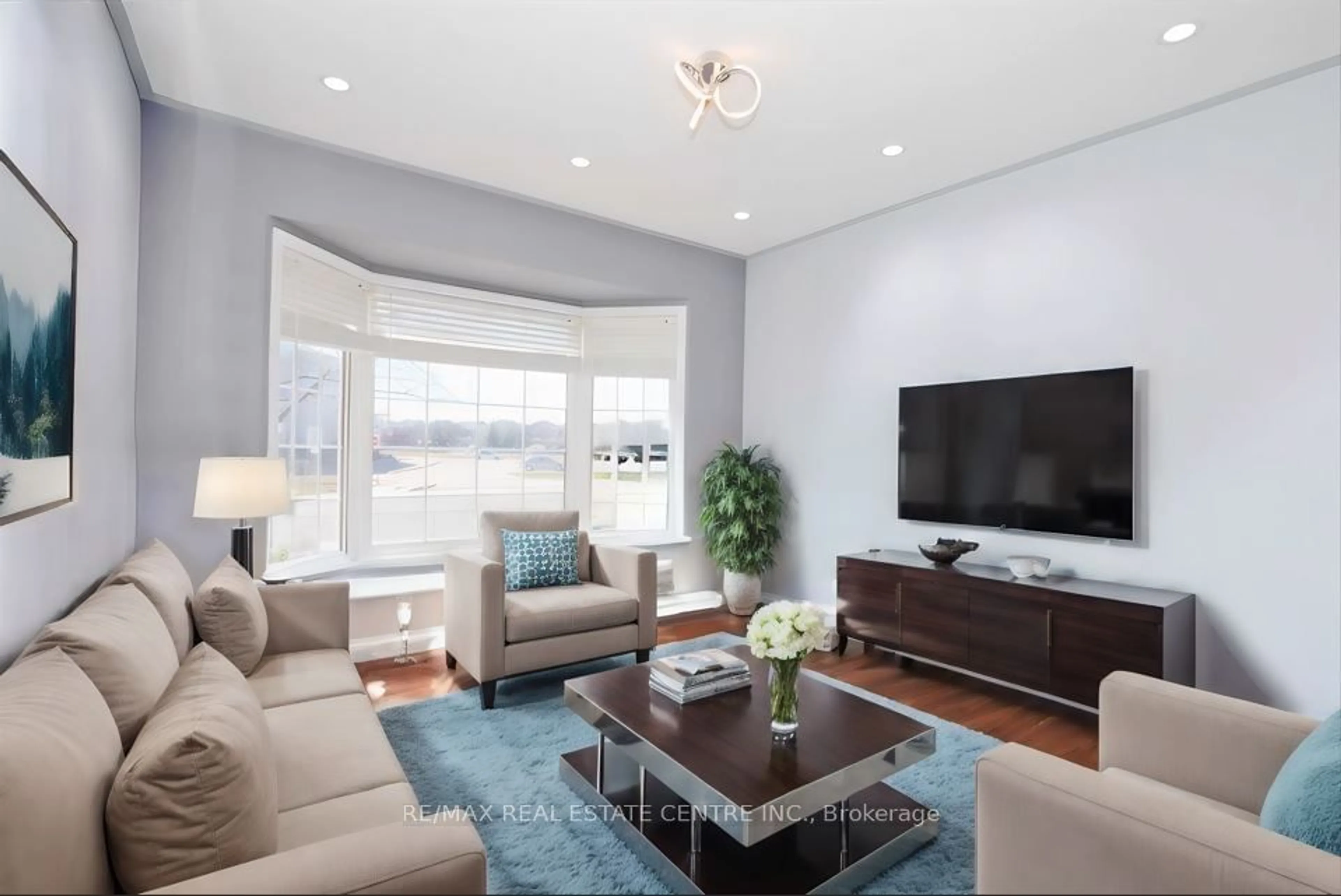 Living room, wood floors for 215 Brisdale Dr, Brampton Ontario L7A 2T4