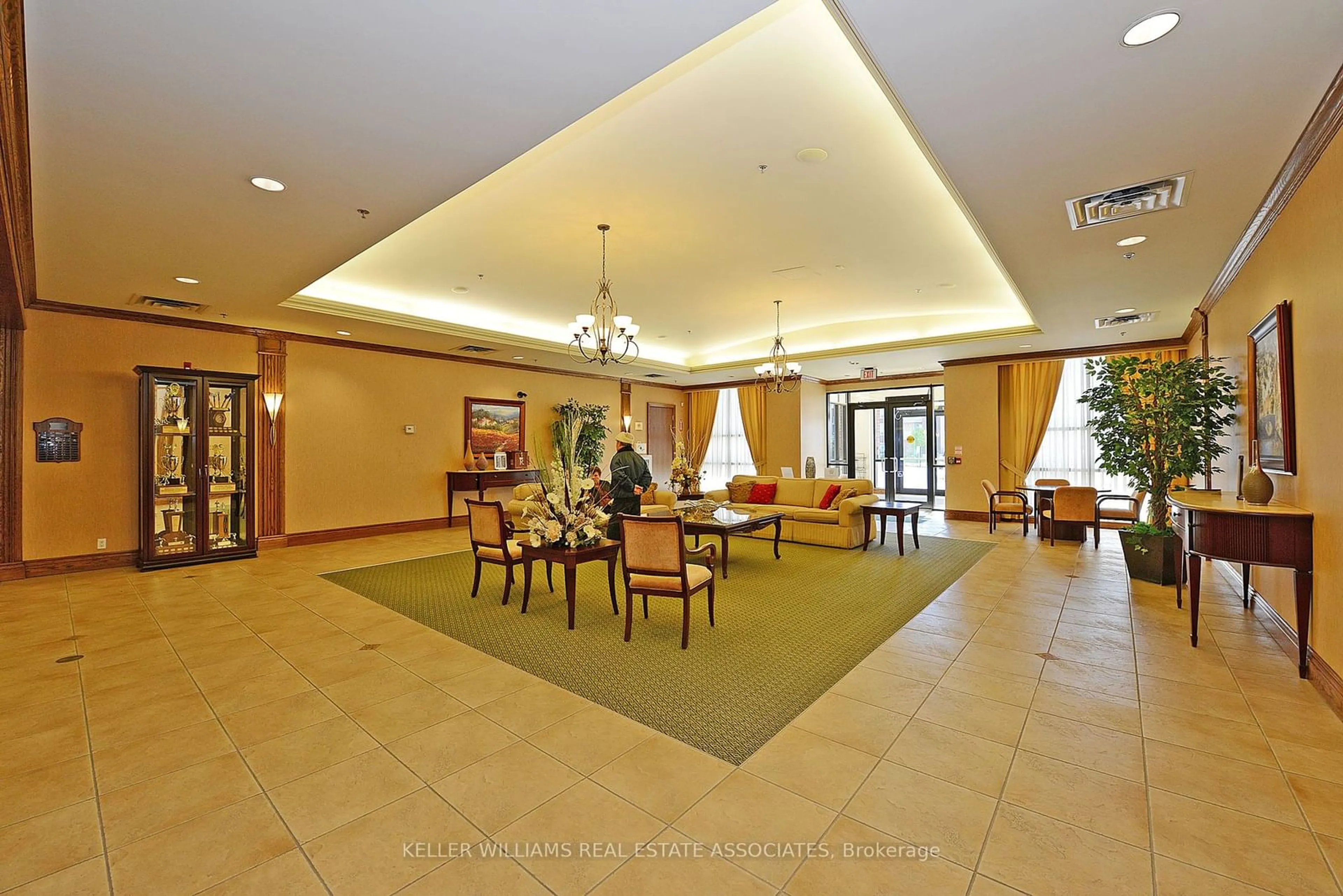 Indoor lobby for 35 Via Rosedale #208, Brampton Ontario L6R 3J9