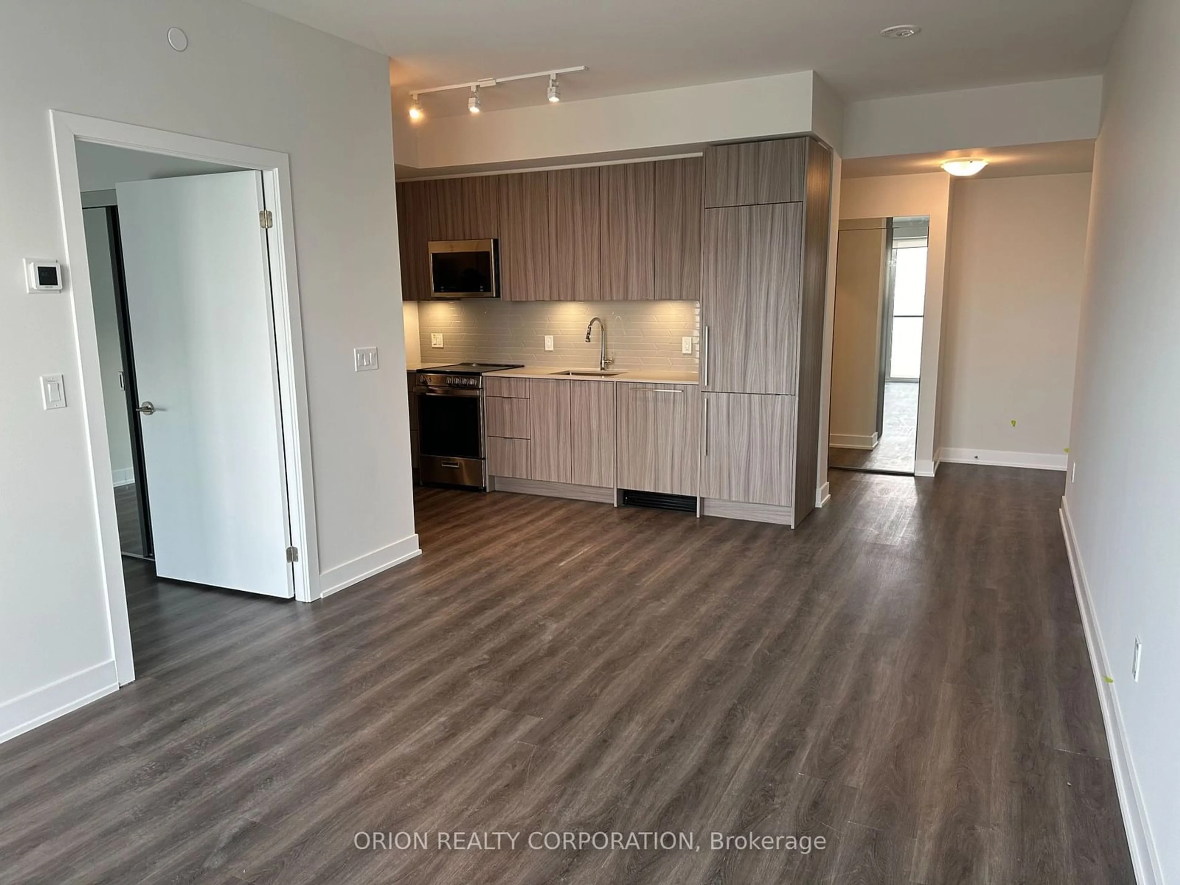 Open concept kitchen for 4130 Parkside Village Dr #2211, Mississauga Ontario L5B 3M8