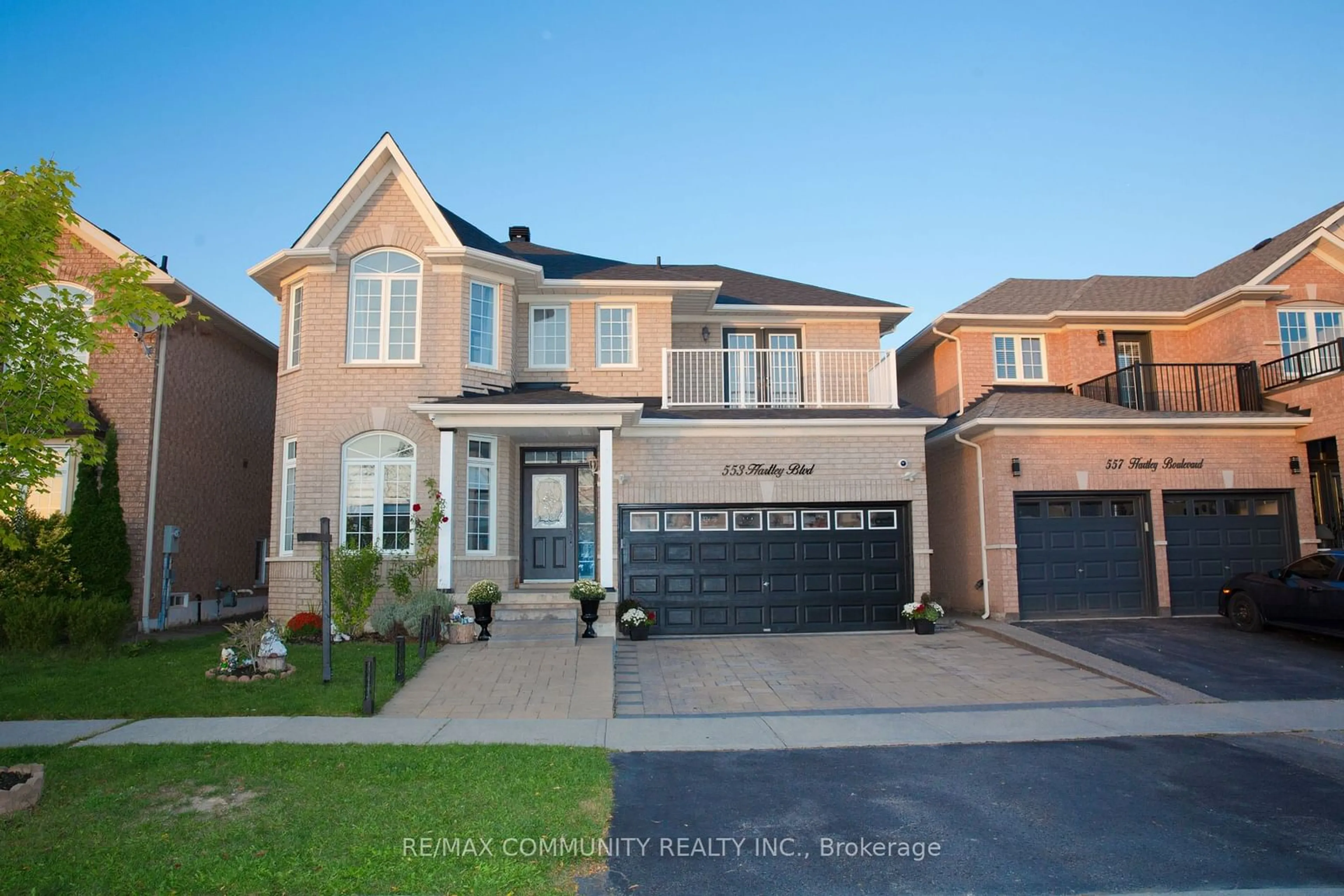 Frontside or backside of a home, the street view for 553 Hartley Blvd, Milton Ontario L9T 6G7