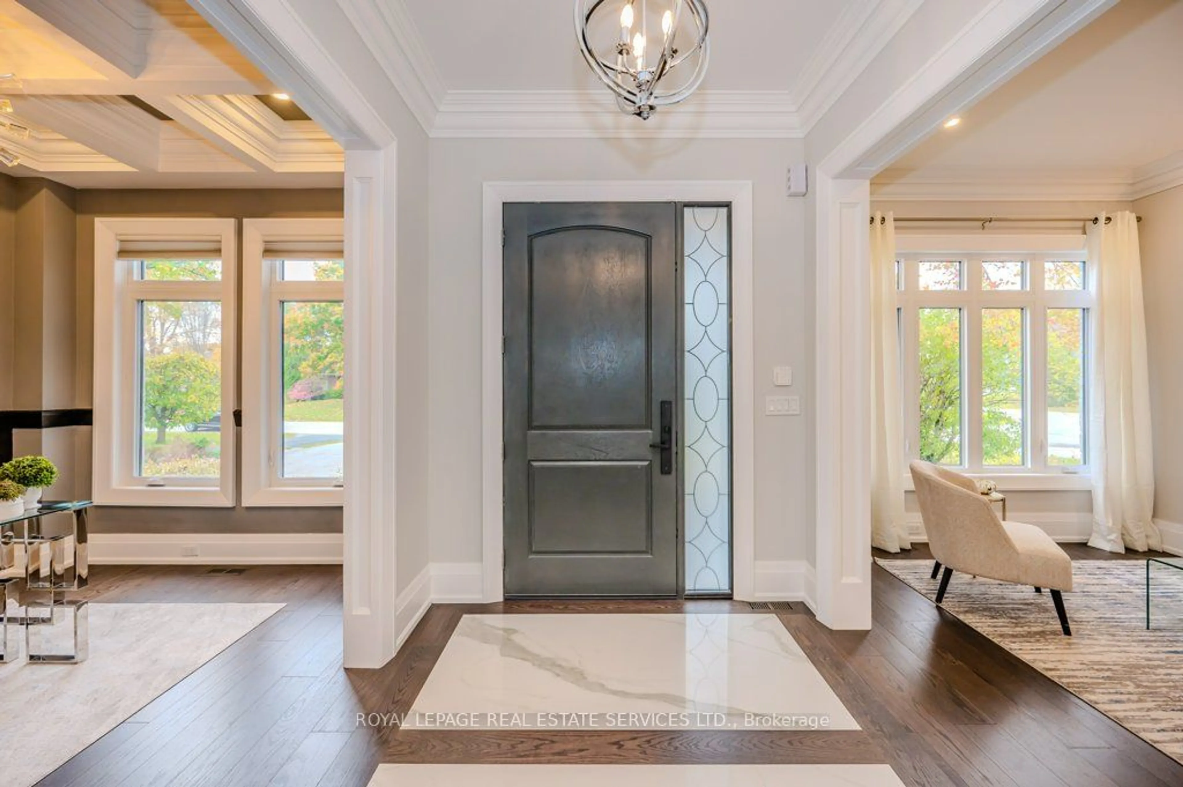 Indoor entryway, wood floors for 1325 Sheldon Ave, Oakville Ontario L6L 2P9