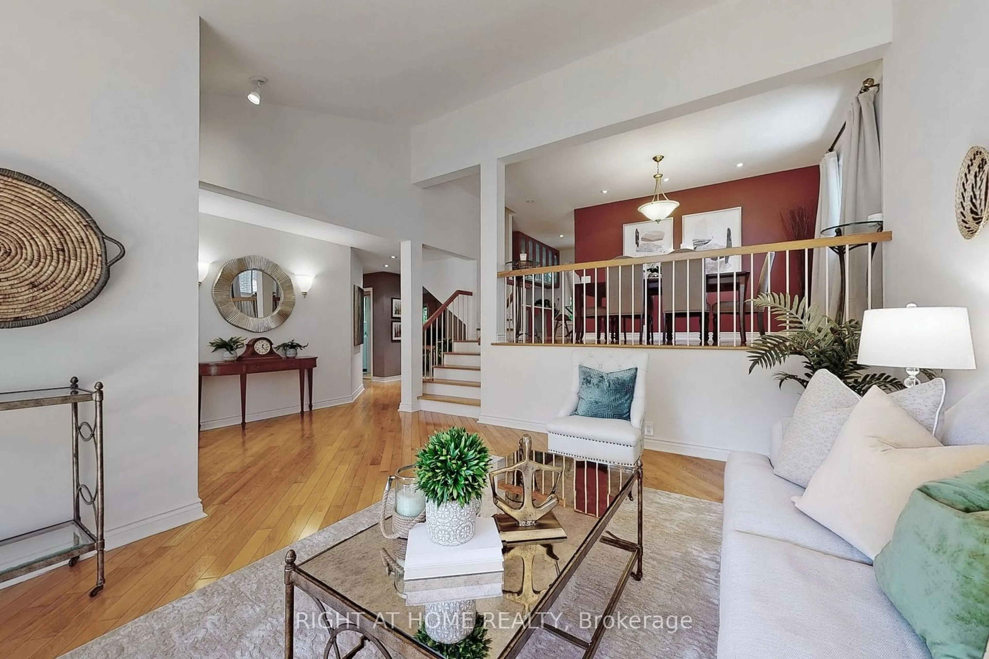 Indoor foyer, wood floors for 41 Mansfield St, Brampton Ontario L6S 2X8