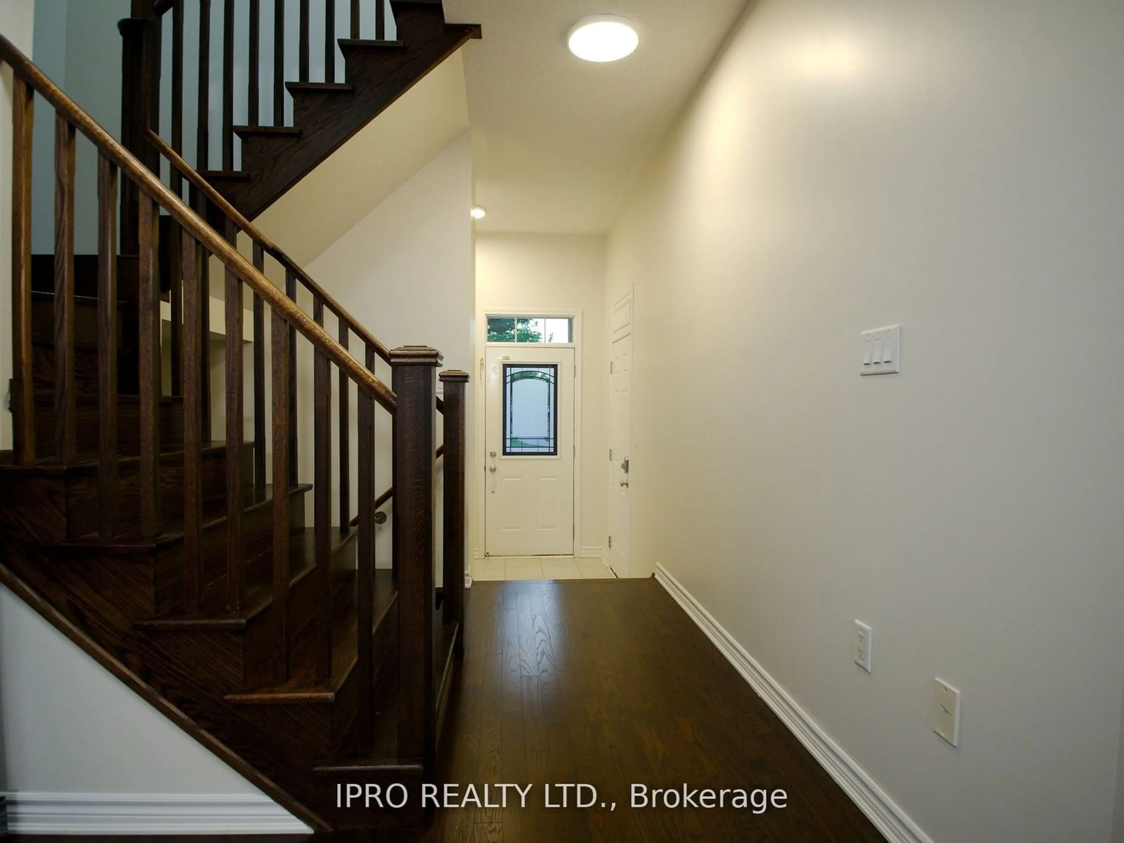 Indoor entryway, wood floors for 954 Penson Cres, Milton Ontario L9T 8Z7