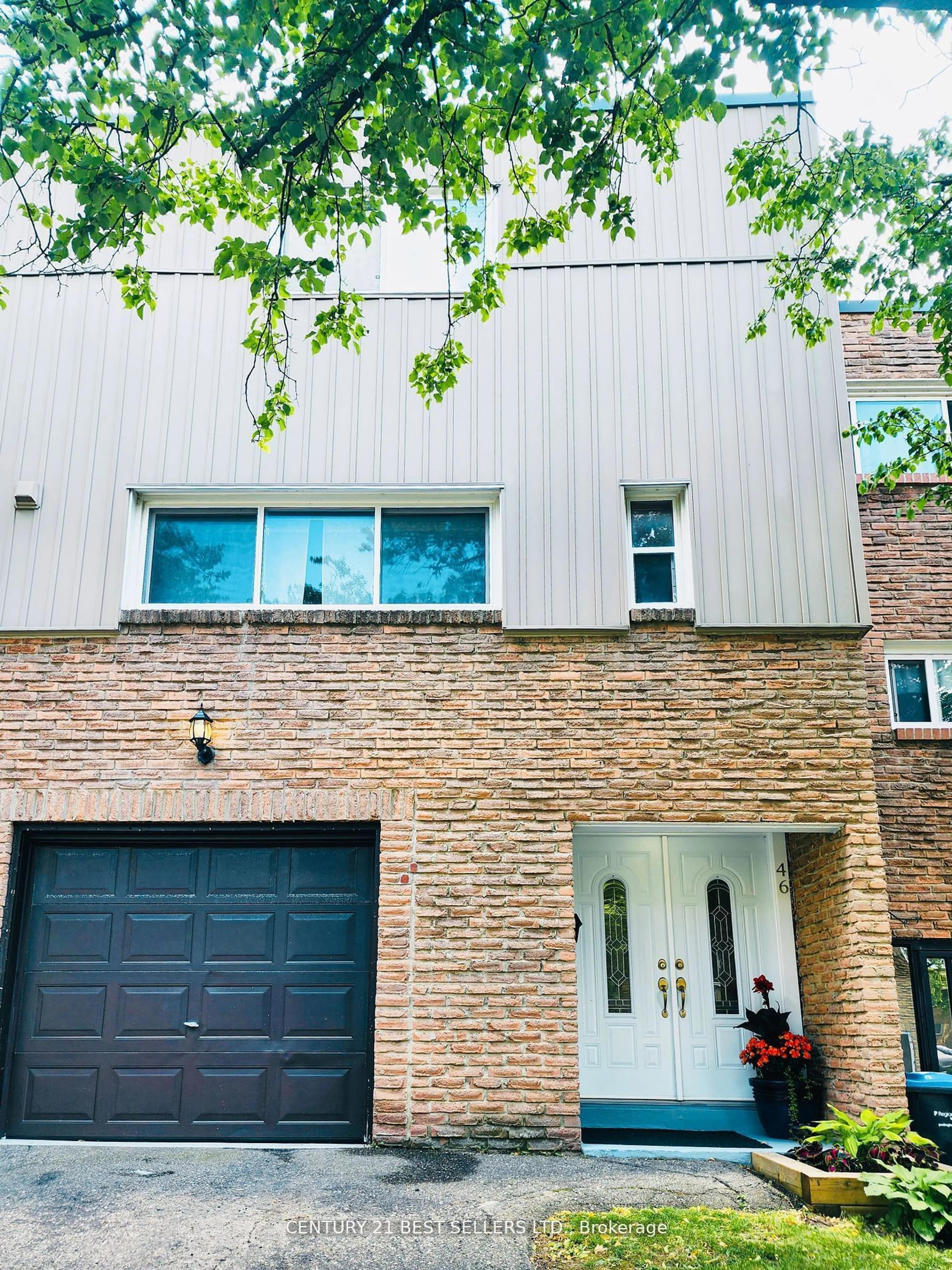 Home with brick exterior material for 400 Bloor St #46, Mississauga Ontario L5A 3M8