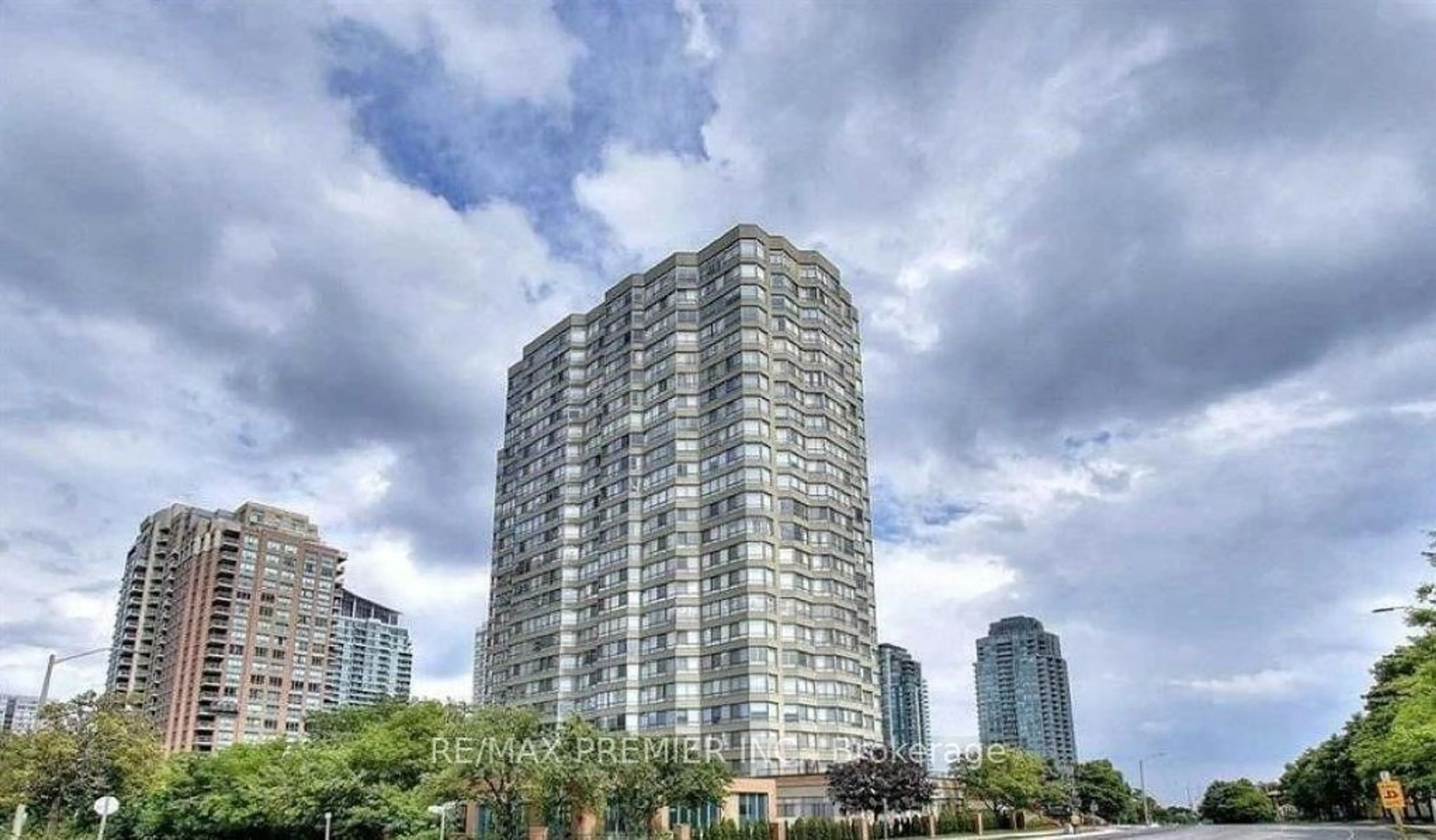 A pic from exterior of the house or condo, the view of city buildings for 3605 Kariya Dr #2012, Mississauga Ontario L5B 3J4