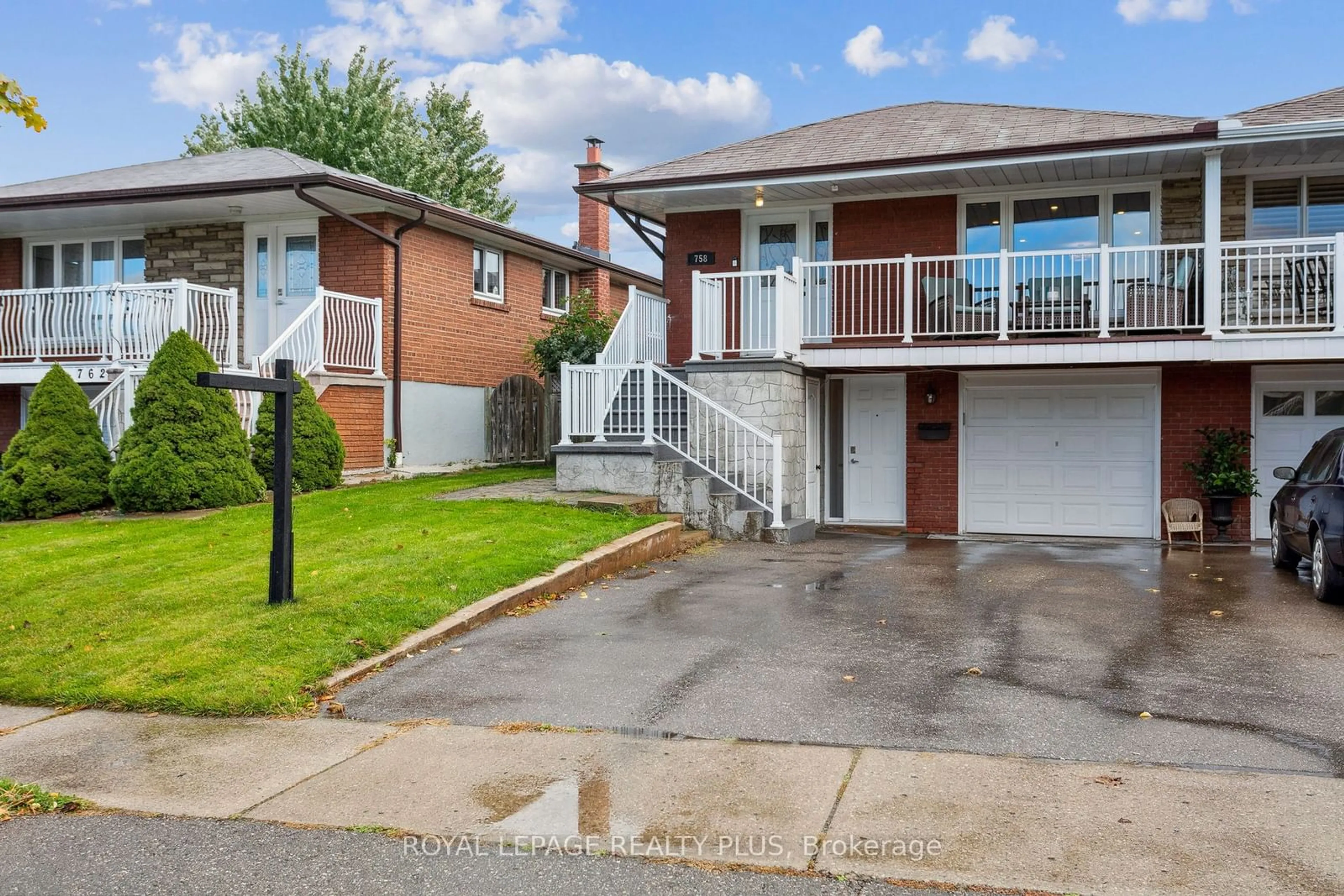 Frontside or backside of a home, cottage for 758 Greenore Rd, Mississauga Ontario L4Y 2V4