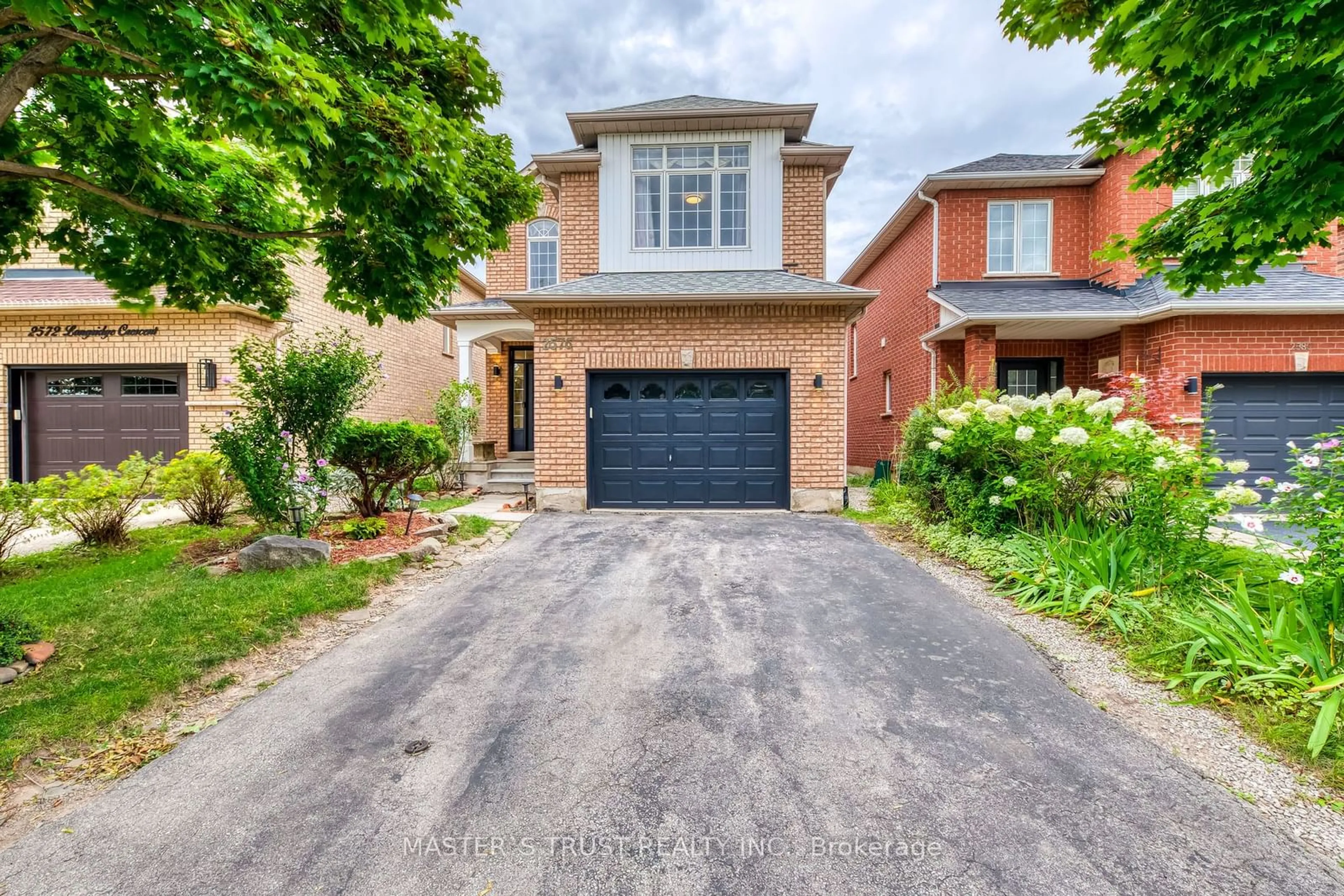 Home with brick exterior material for 2576 Longridge Cres, Oakville Ontario L6H 6R9