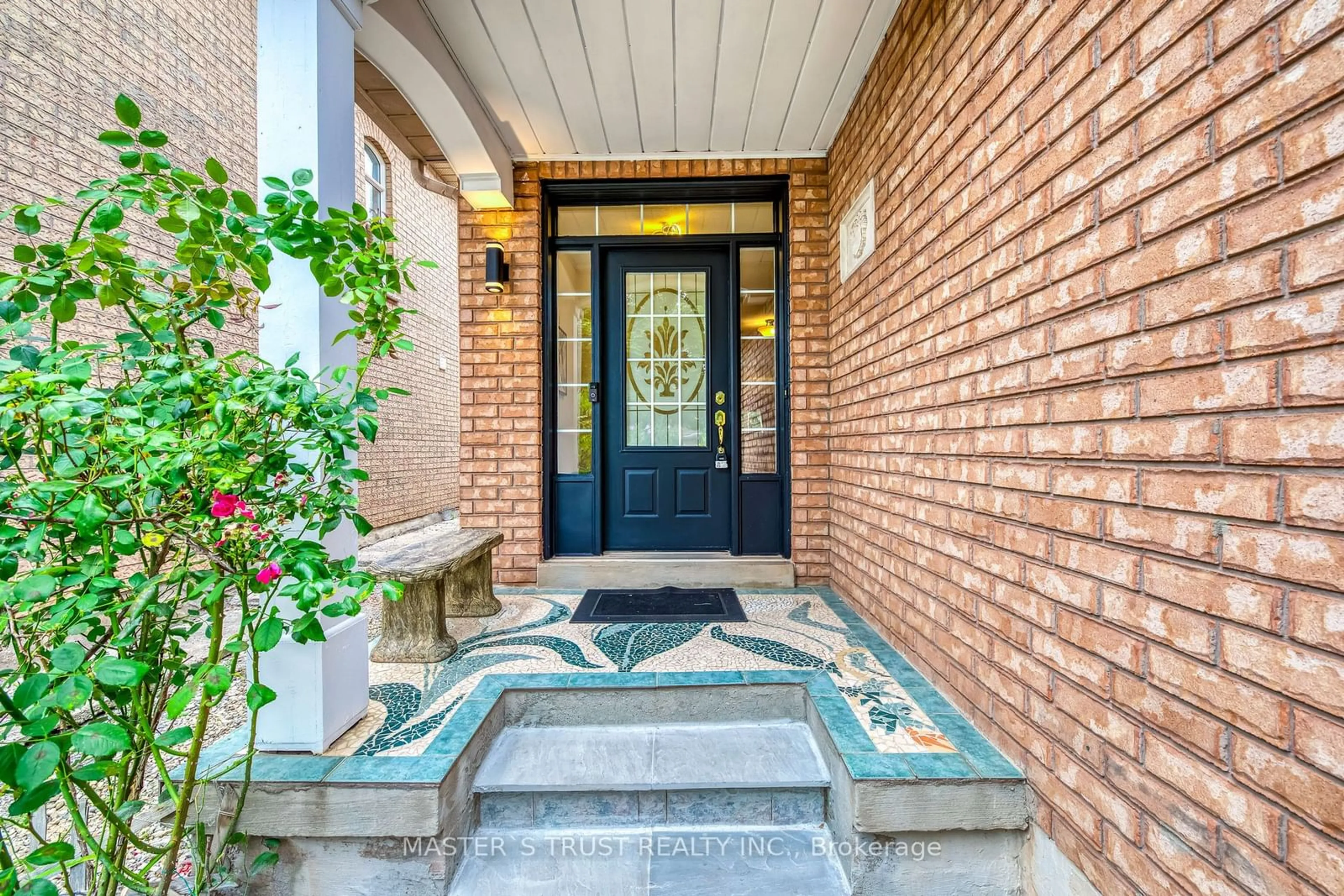 Indoor entryway, wood floors for 2576 Longridge Cres, Oakville Ontario L6H 6R9