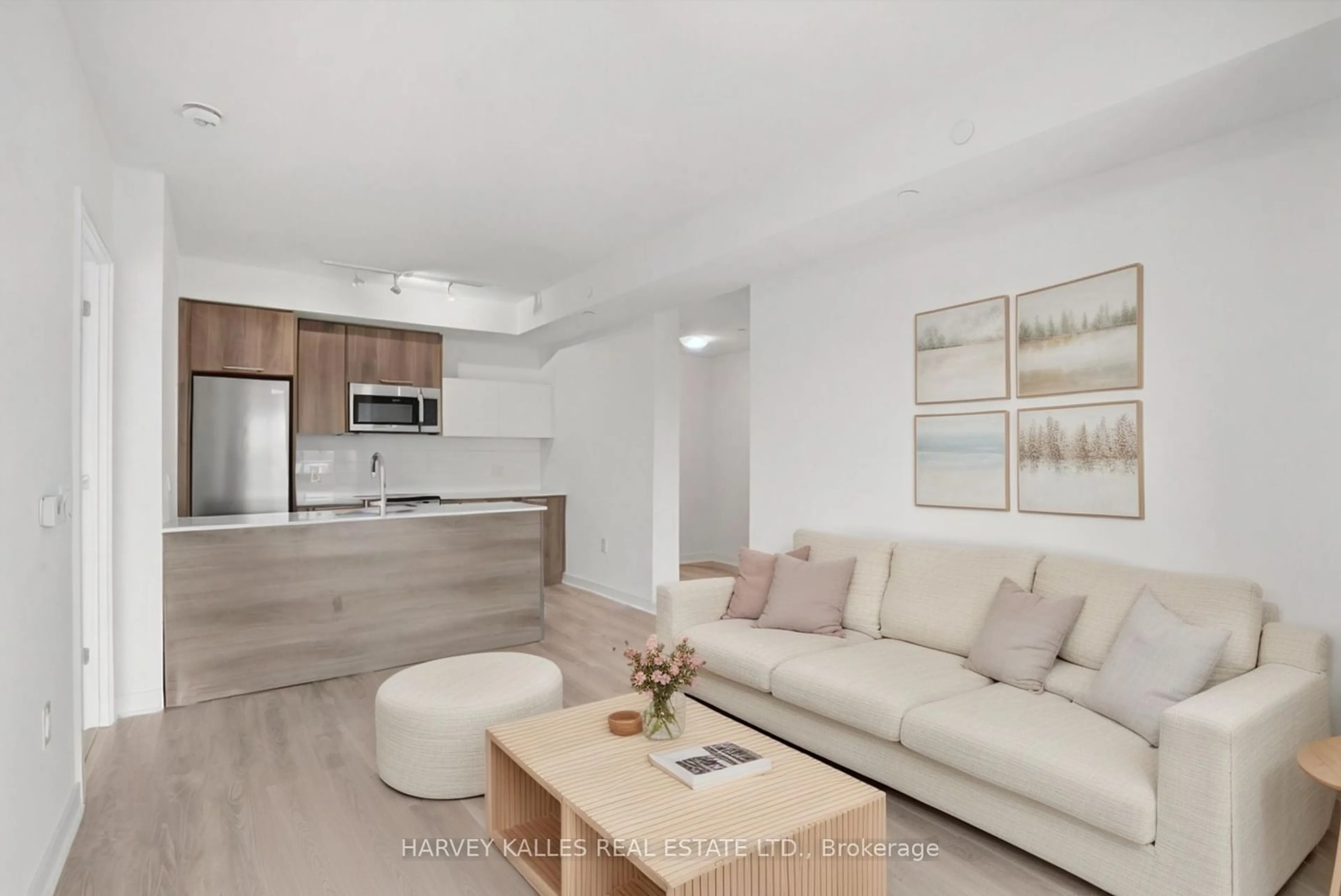 Open concept kitchen for 25 Neighbourhood Lane #1004, Toronto Ontario M8Y 0C3