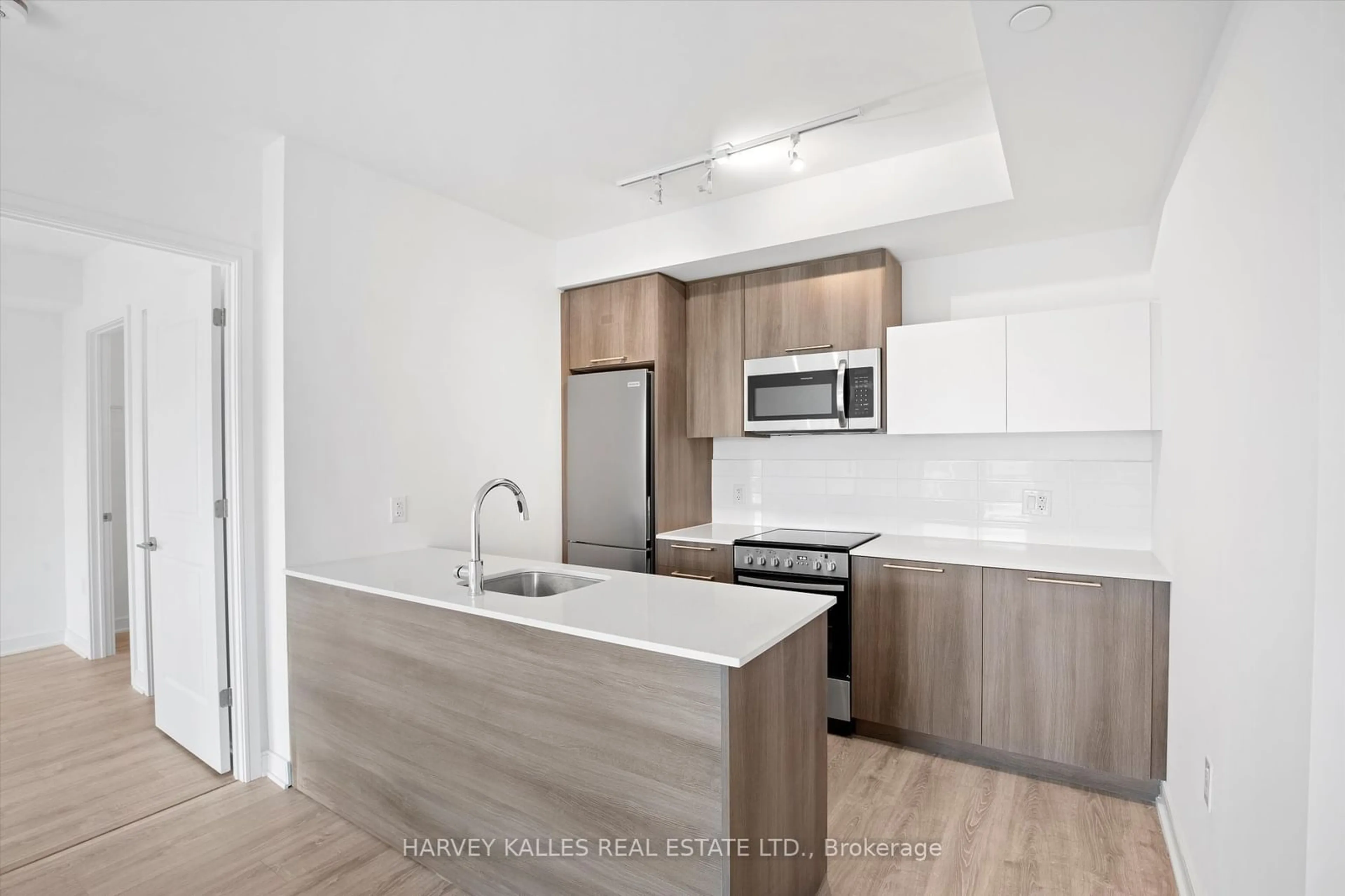 Standard kitchen, wood floors for 25 Neighbourhood Lane #1004, Toronto Ontario M8Y 0C3