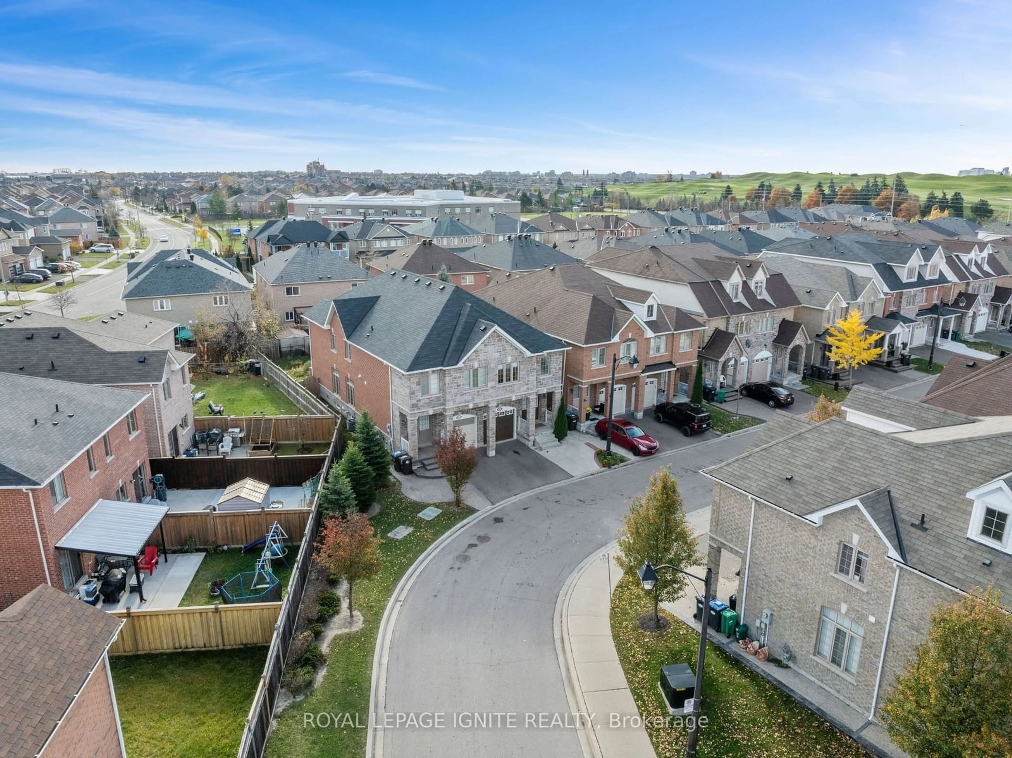 A pic from exterior of the house or condo, the street view for 862 Francine Cres, Mississauga Ontario L5V 0E2