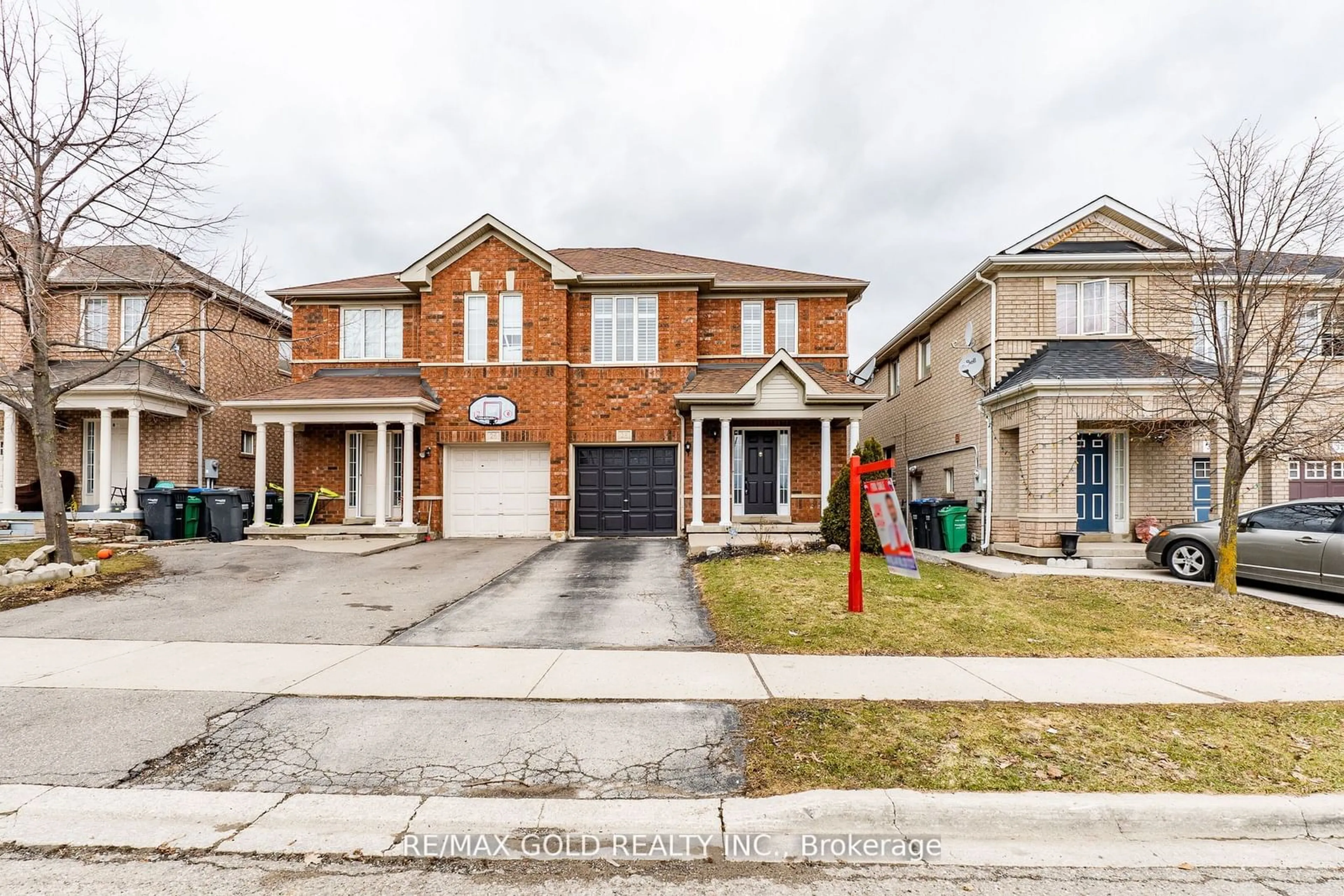 A pic from exterior of the house or condo, the street view for 28 Rivermere Crt, Brampton Ontario L7A 1R4