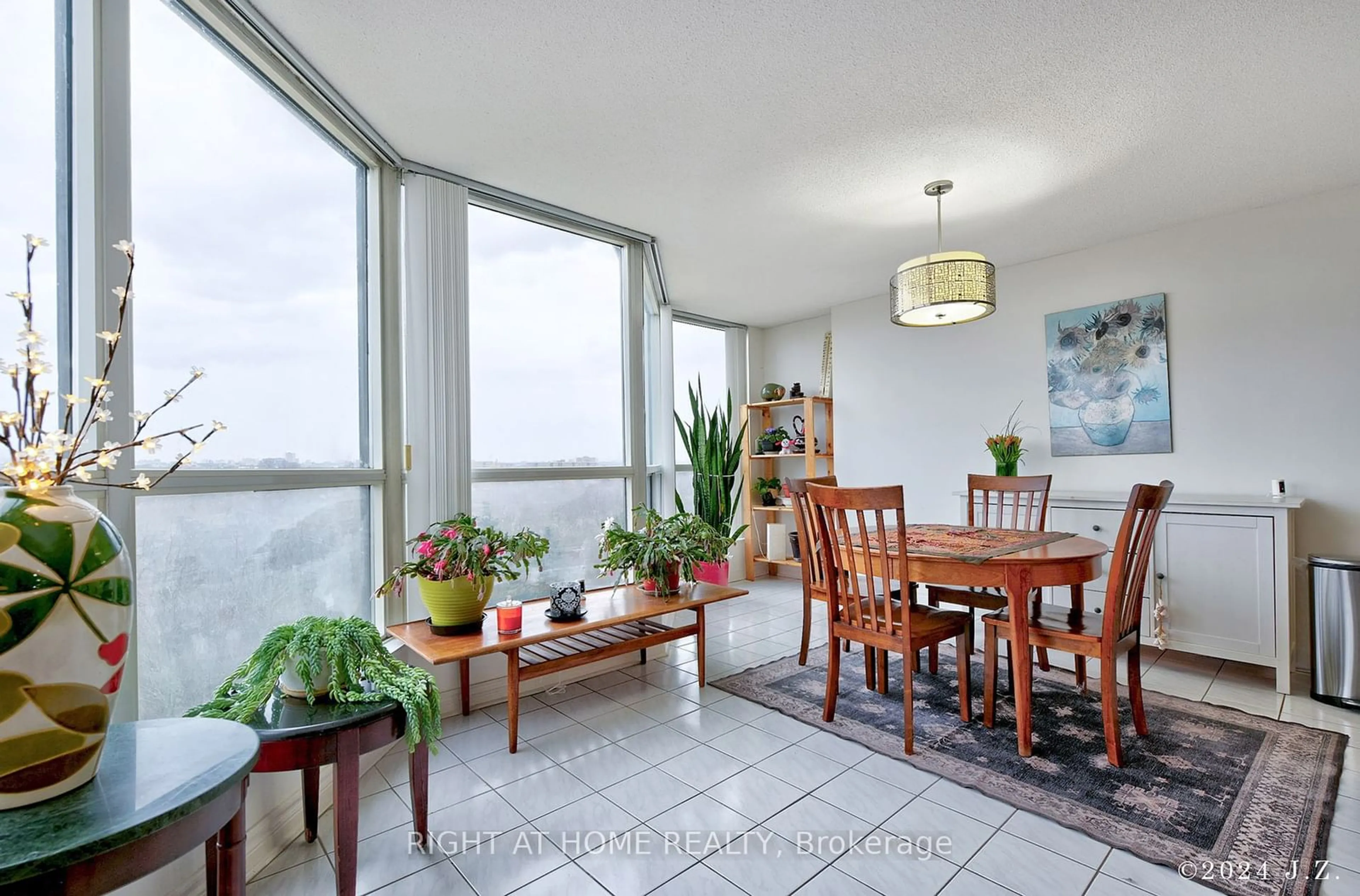 Dining room, wood floors for 3 Rowntree Rd #409, Toronto Ontario M9V 5G8