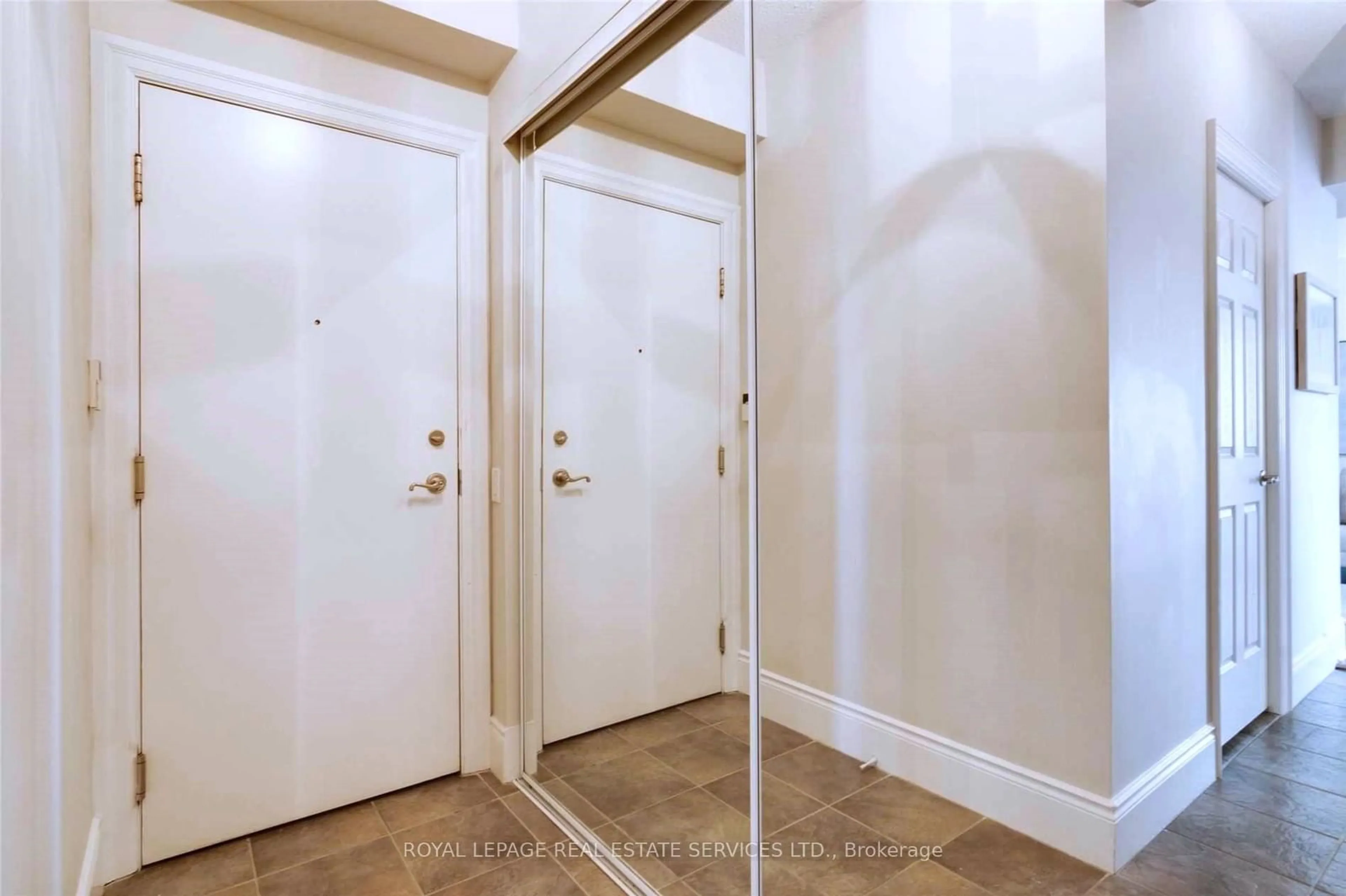 Indoor entryway, not visible floor for 5229 Dundas St #2110, Toronto Ontario M9B 6L9