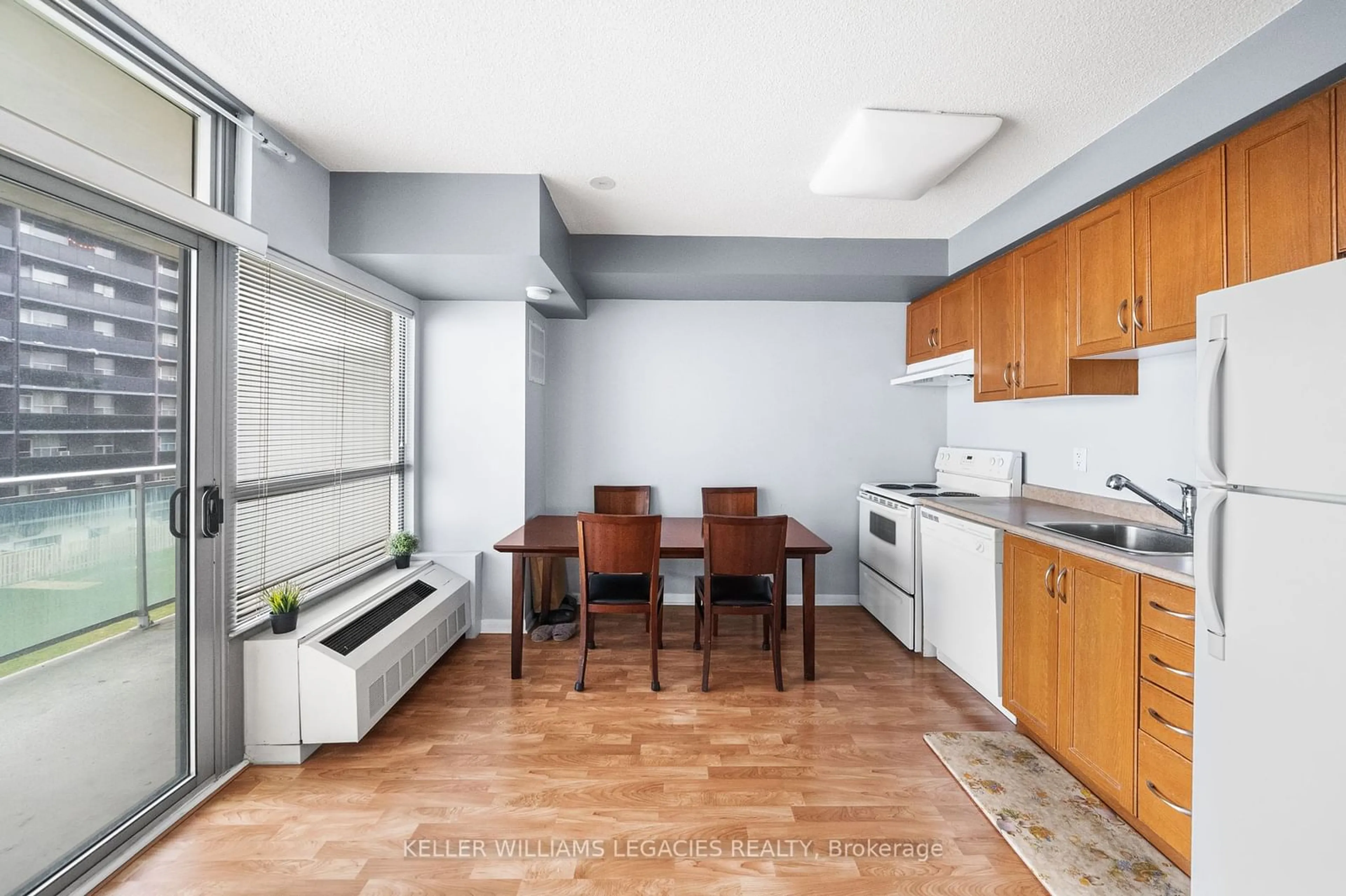 Standard kitchen, wood floors, cottage for 2464 Weston Rd #405, Toronto Ontario M9N 0A2