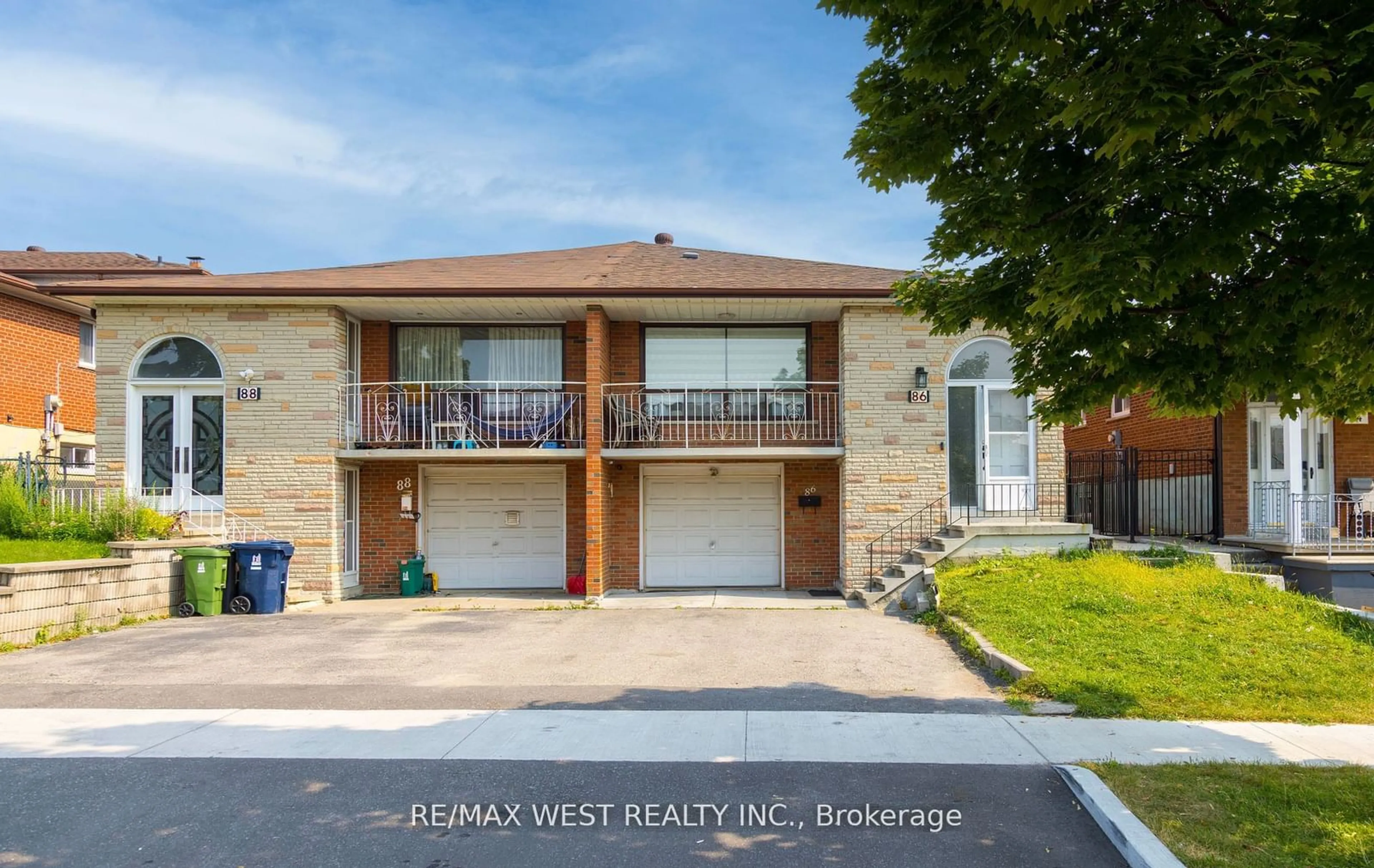 Frontside or backside of a home, the street view for 86 Blossom Cres, Toronto Ontario M3N 2B2