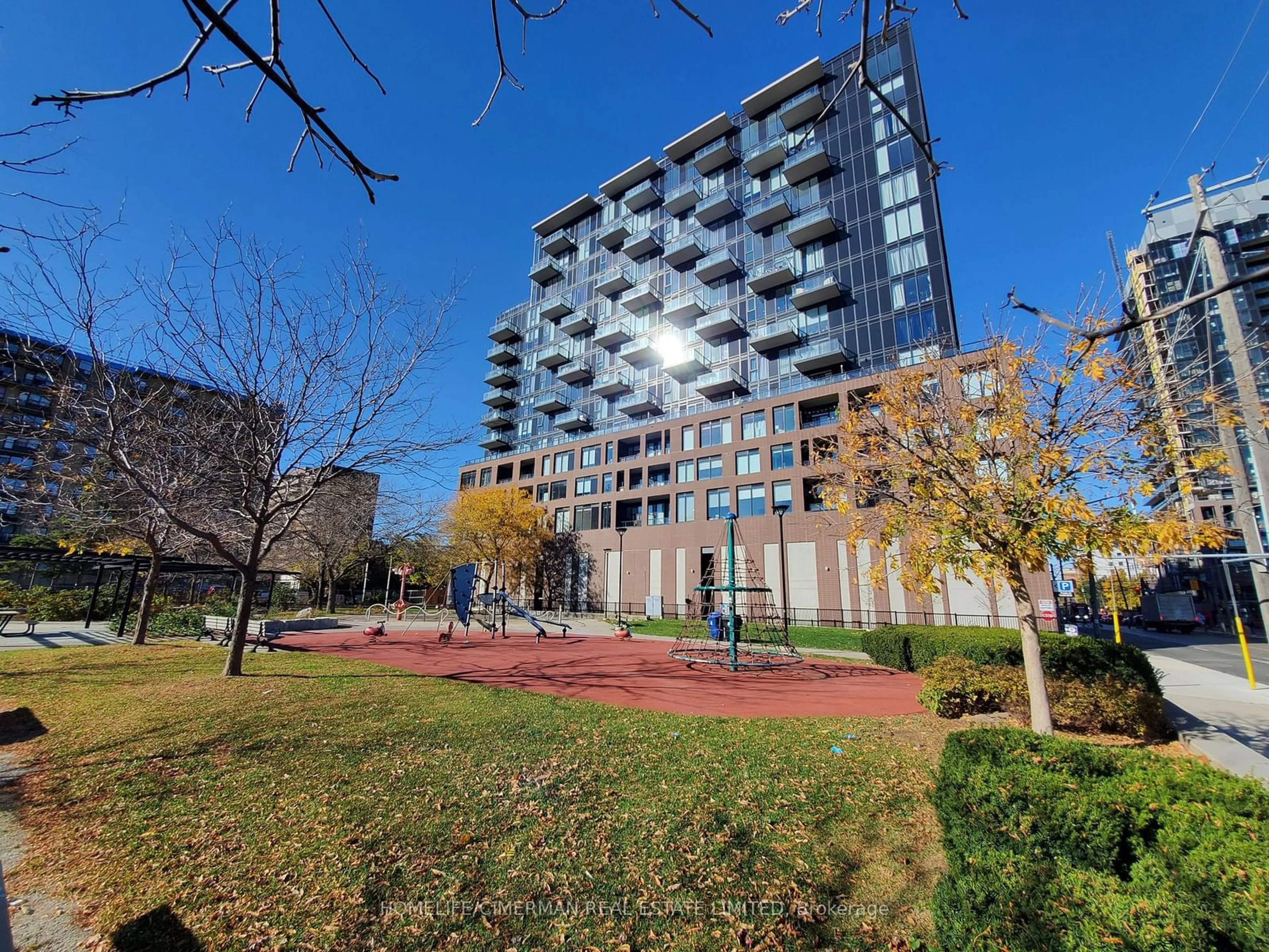 A pic from exterior of the house or condo, the front or back of building for 270 Dufferin St #509, Toronto Ontario M6K 0H8