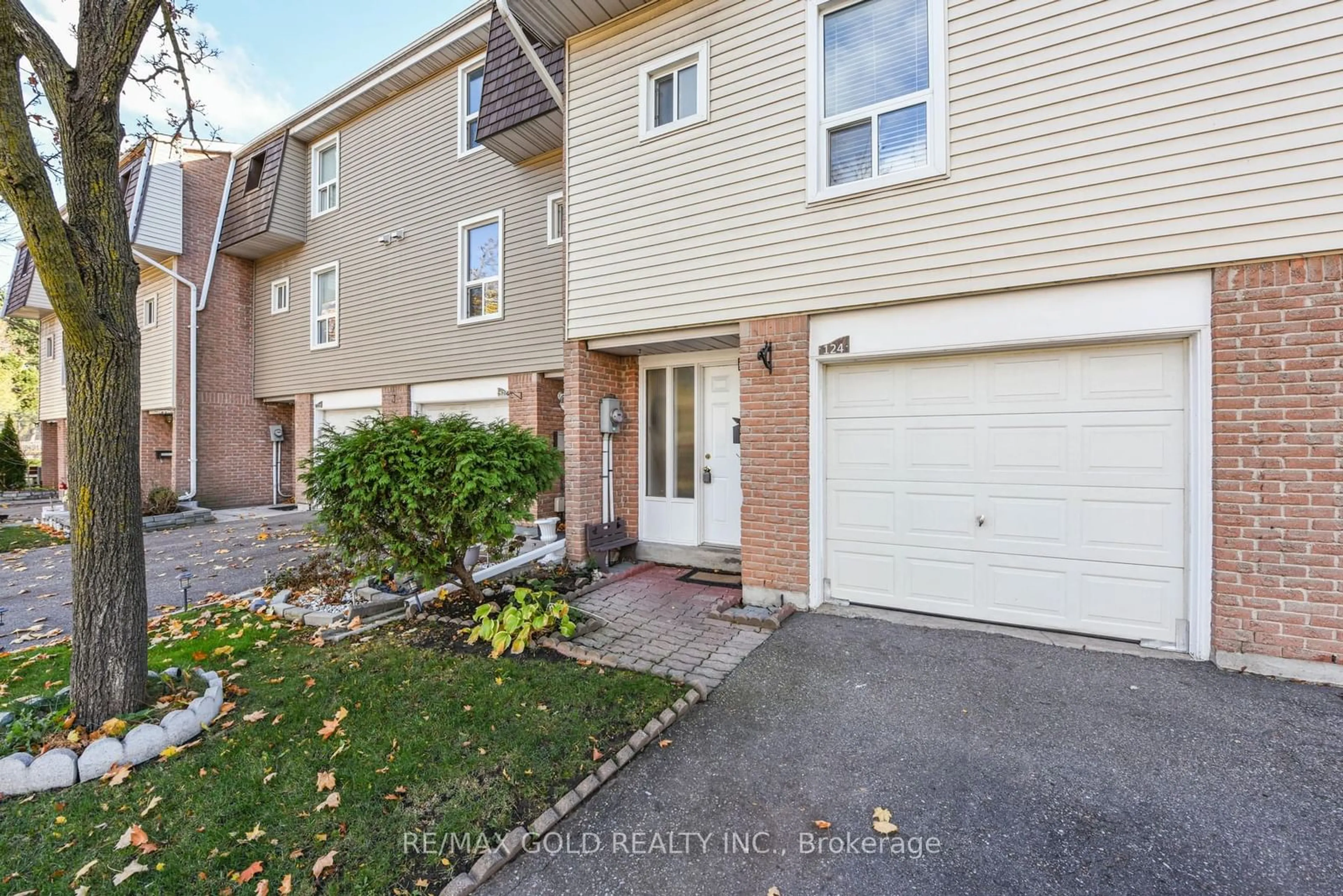 A pic from exterior of the house or condo, the street view for 124 Ellerslie Rd, Brampton Ontario L6T 4C3