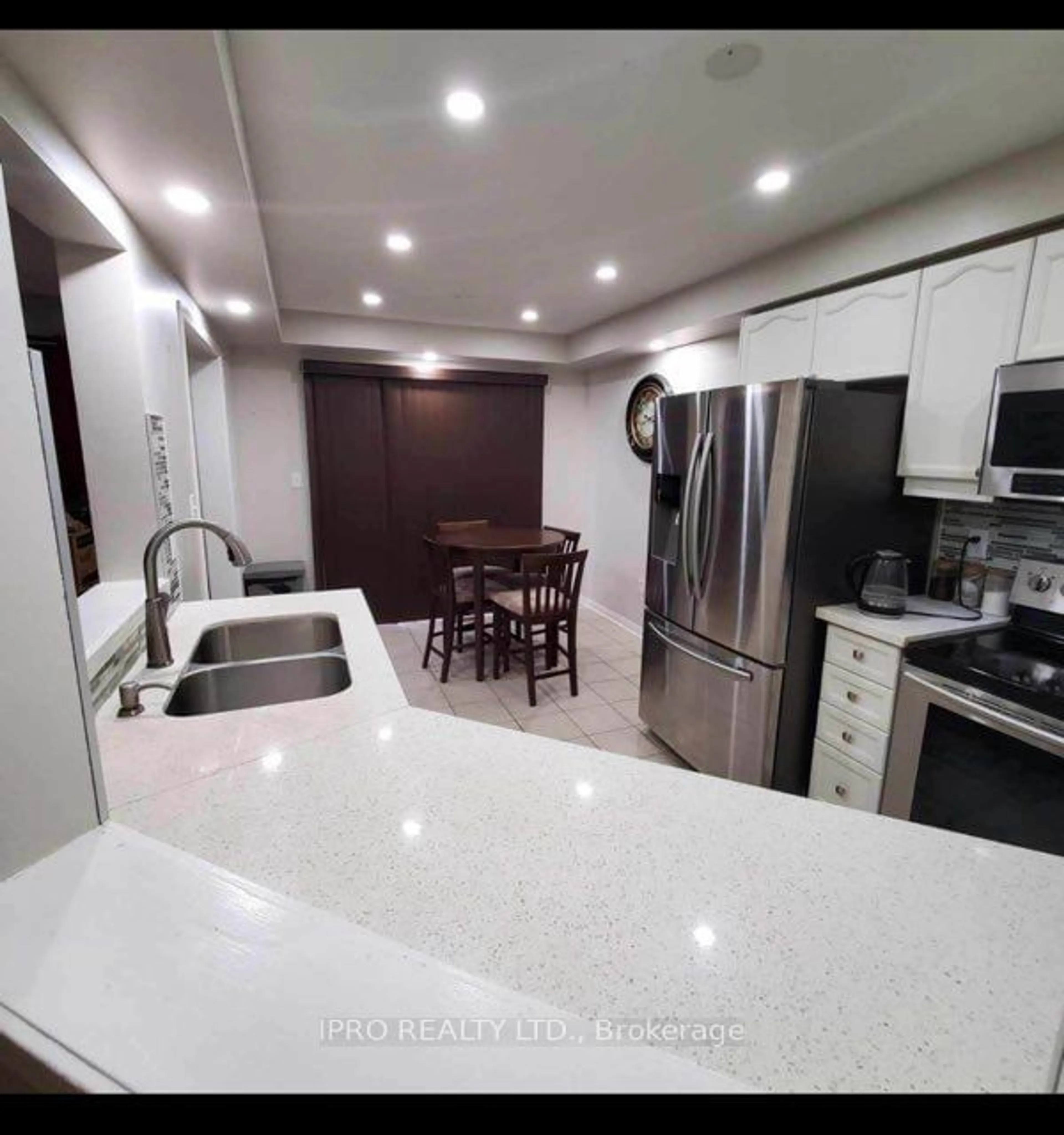 Open concept kitchen for 803 Ferguson Dr, Milton Ontario L9T 6L5